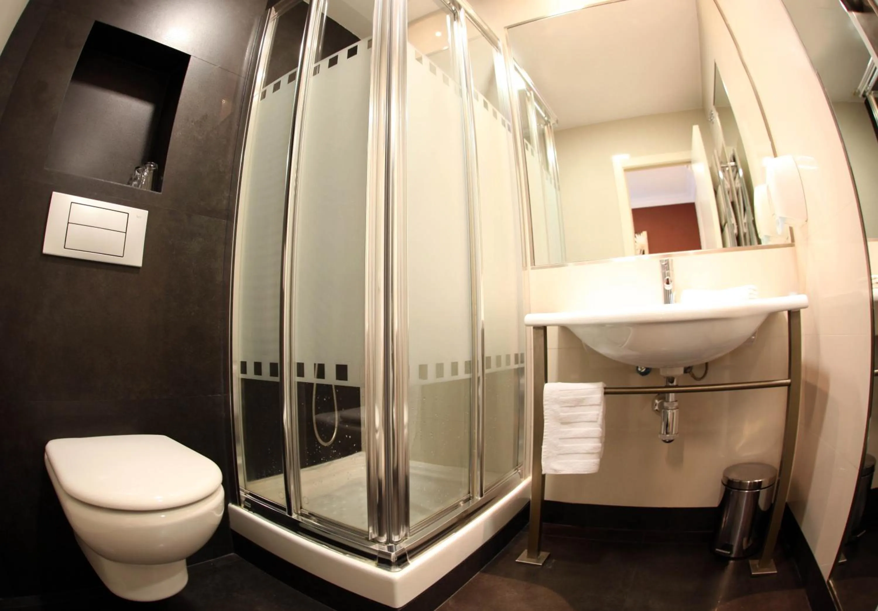 Bathroom in Hostal Sol Square Madrid