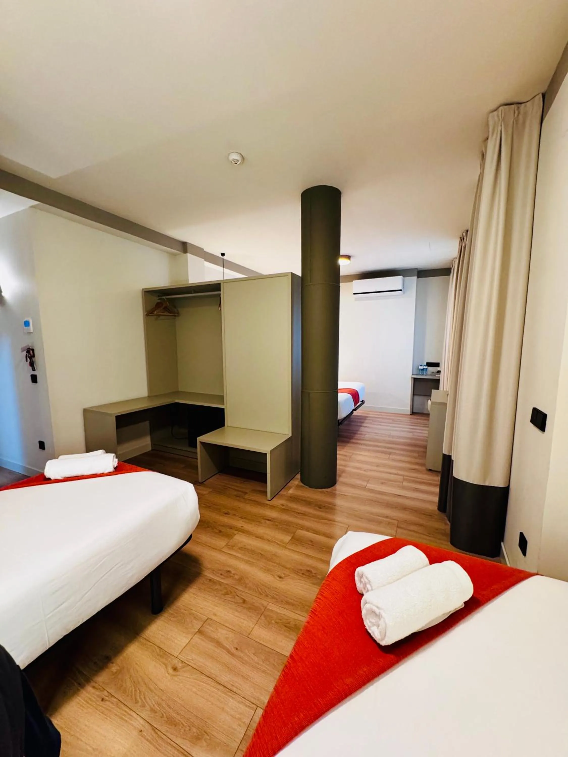 wardrobe, Bed in Hostal Sol Square Madrid