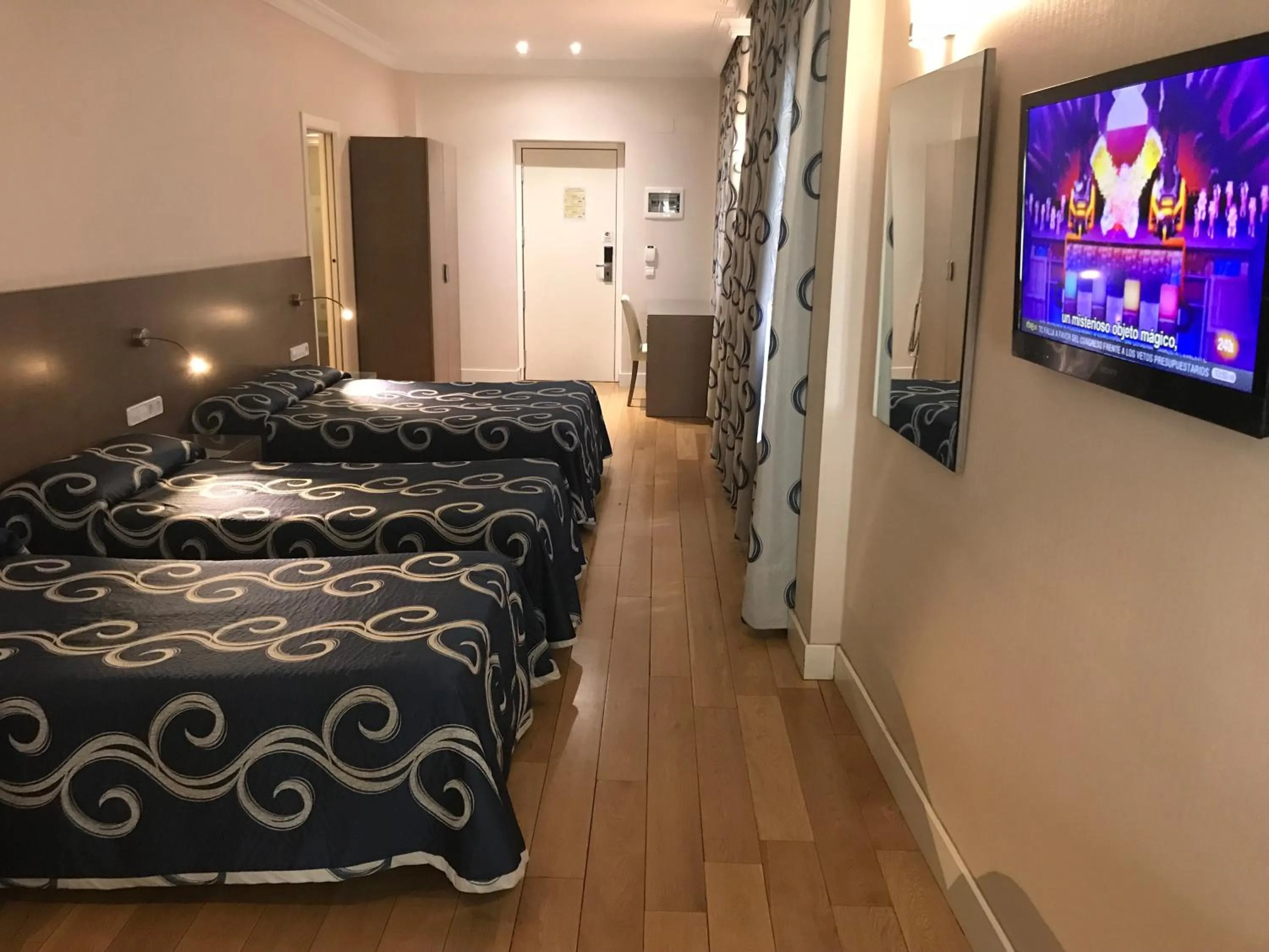 Bedroom, Bed in Hostal Sol Square Madrid