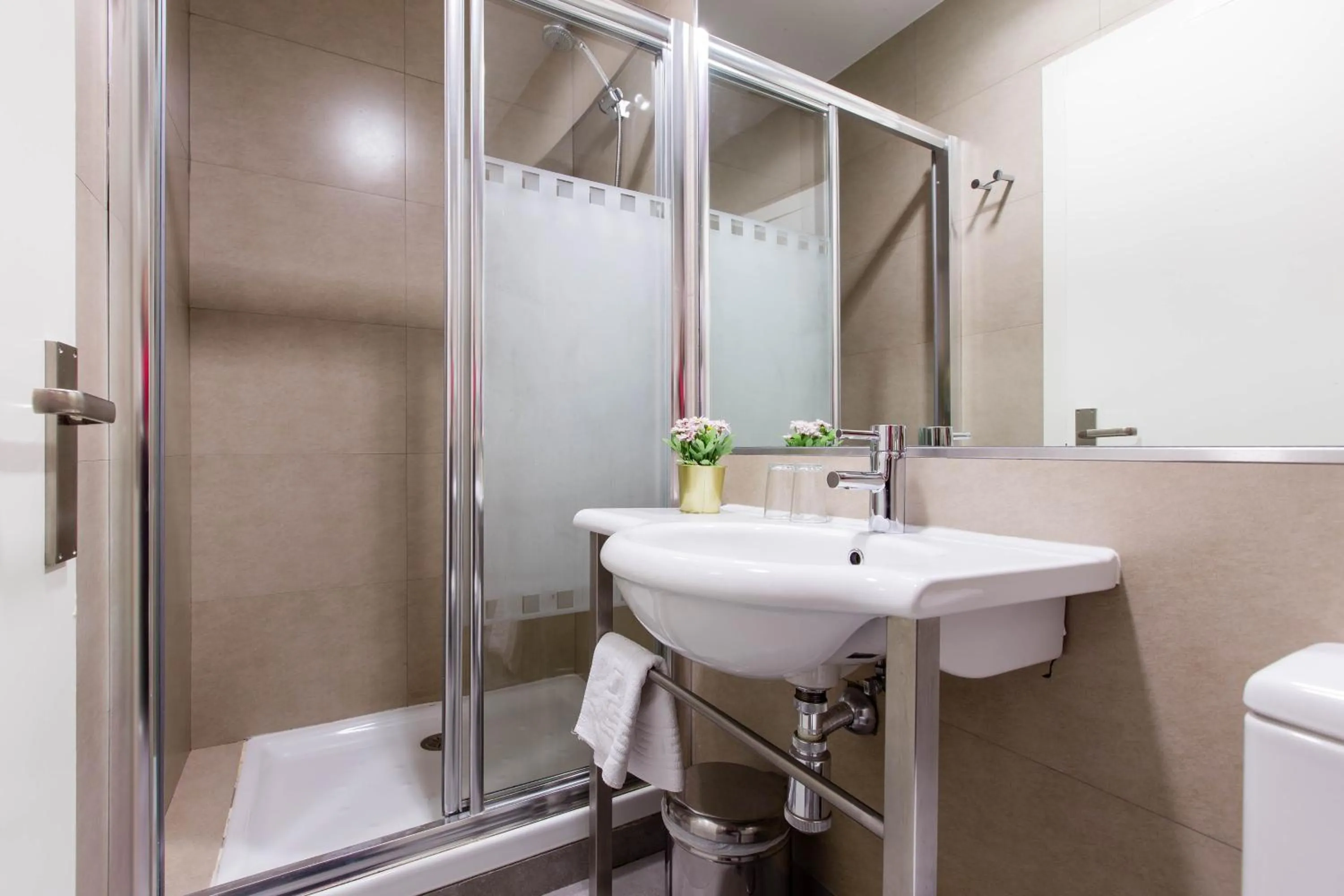 Bathroom in Hostal Sol Square Madrid