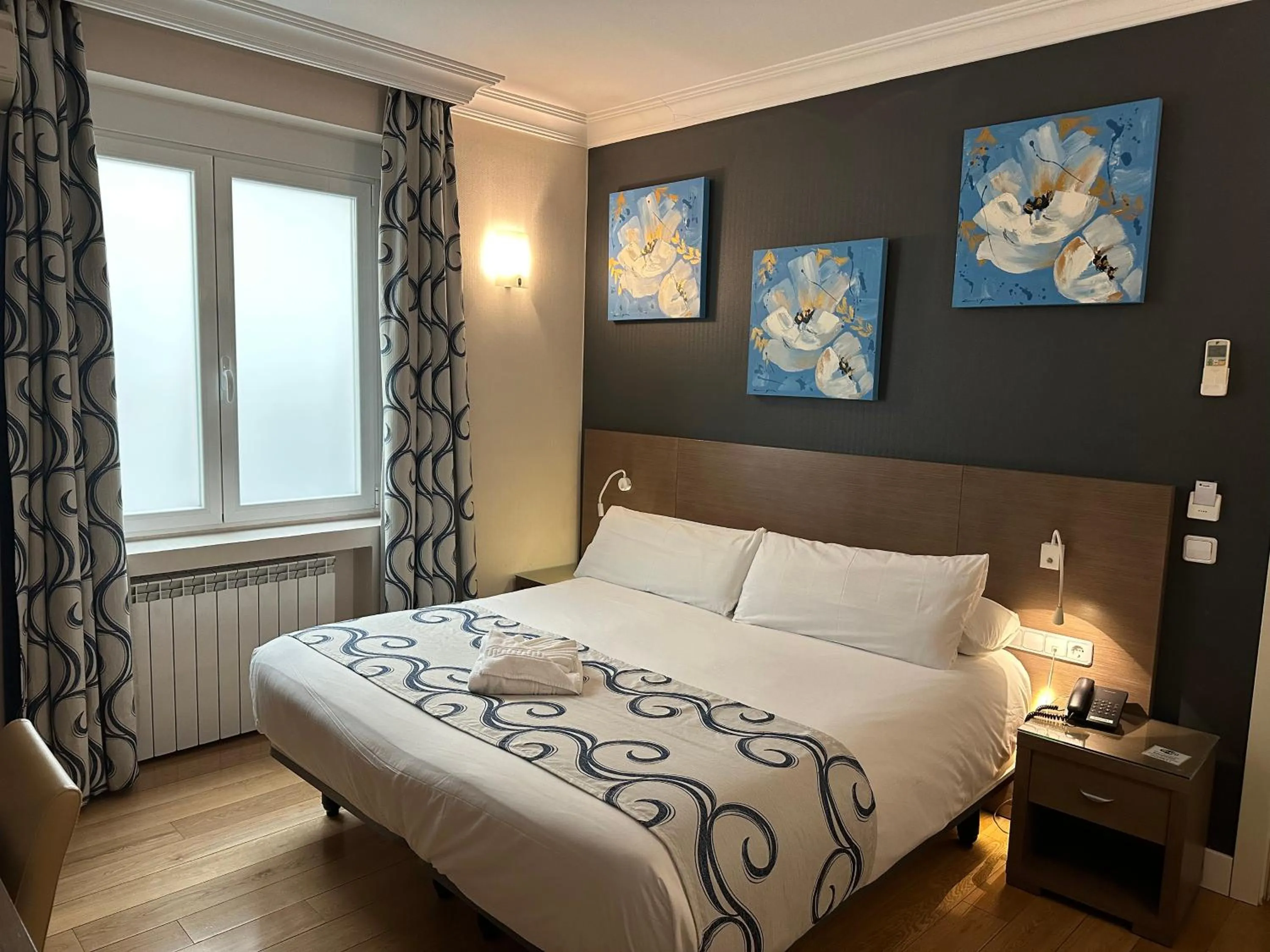 Bed in Hostal Sol Square Madrid