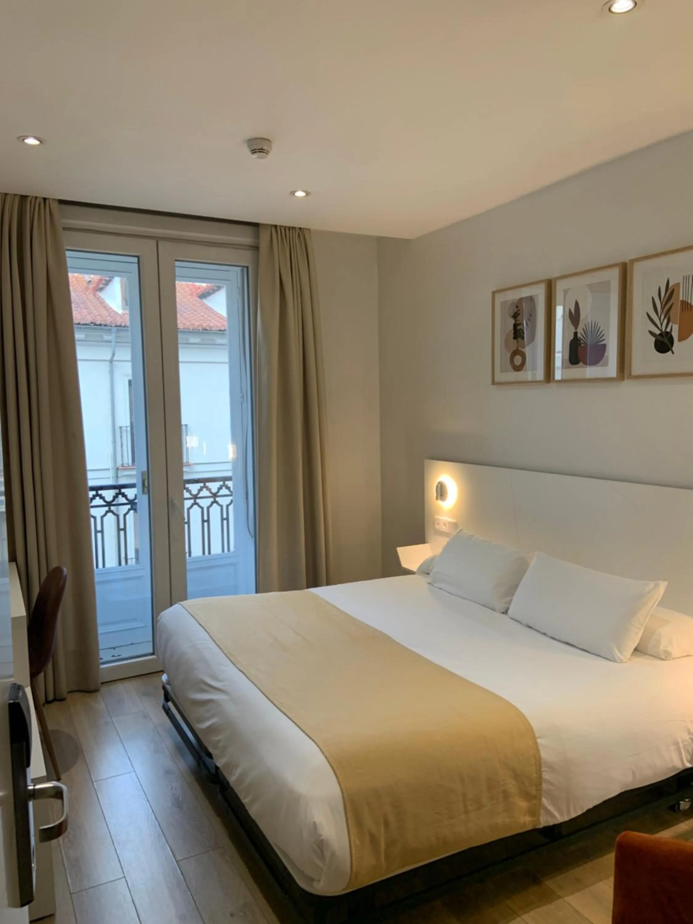 Bed in Hostal Sol Square Madrid