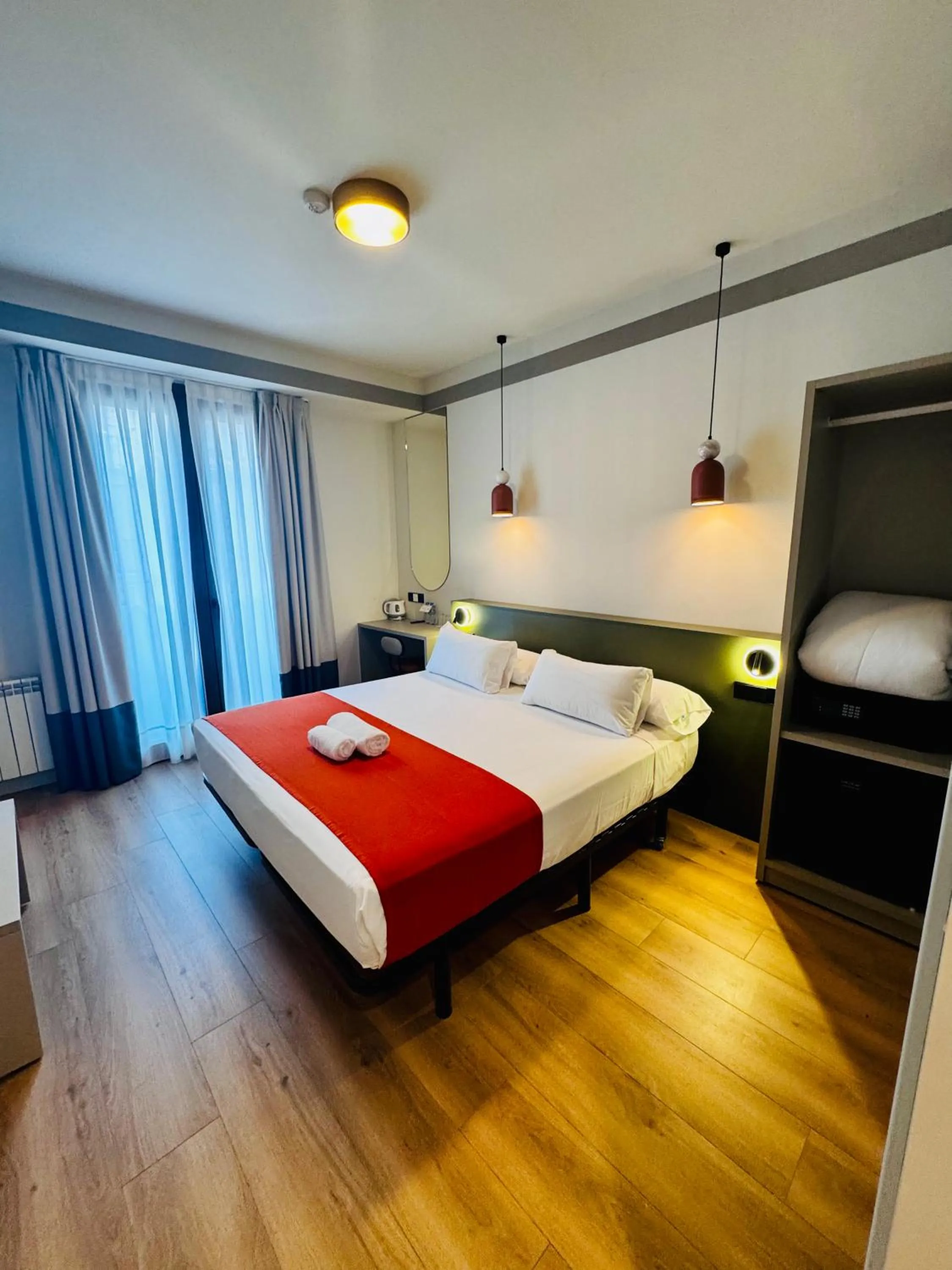 Bed in Hostal Sol Square Madrid