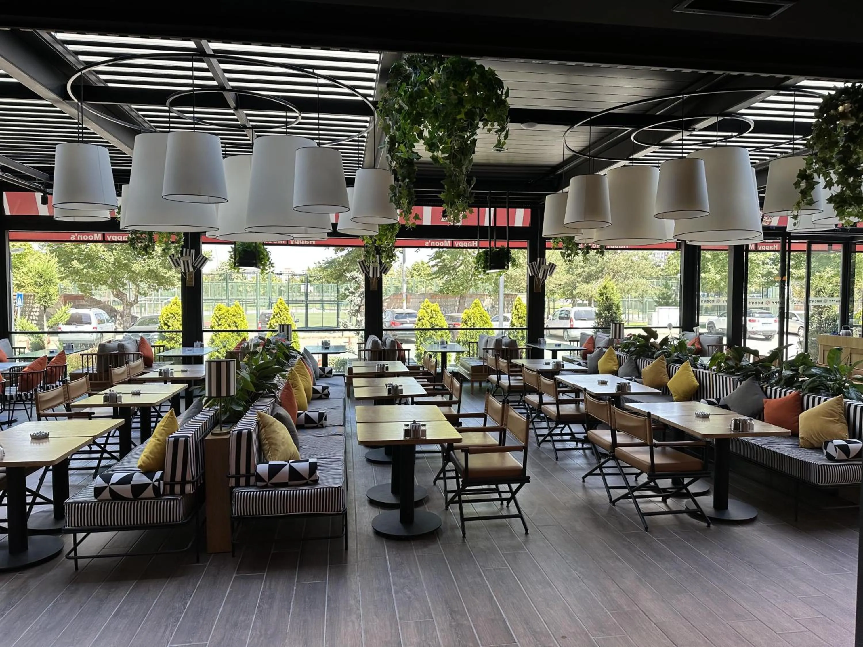 Restaurant/places to eat in Fier Life Center