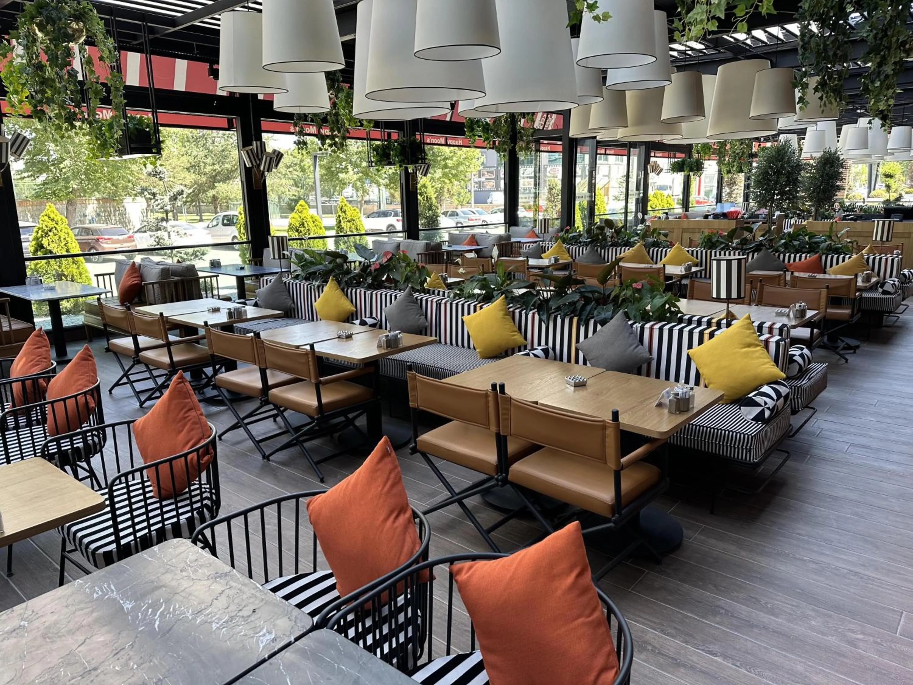 Restaurant/places to eat in Fier Life Center