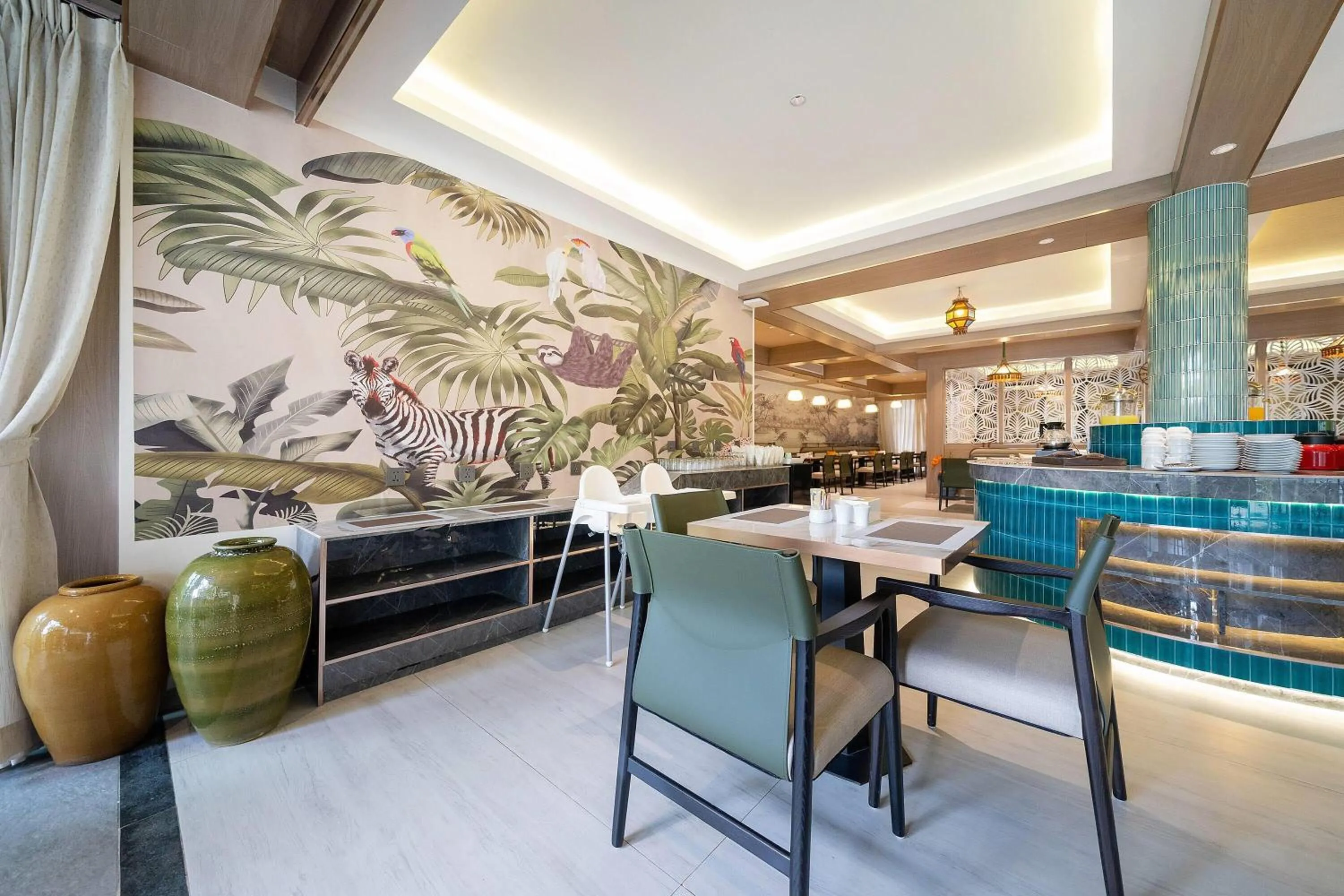 Restaurant/places to eat in Howard Johnson by Wyndham Phuket Naiyang