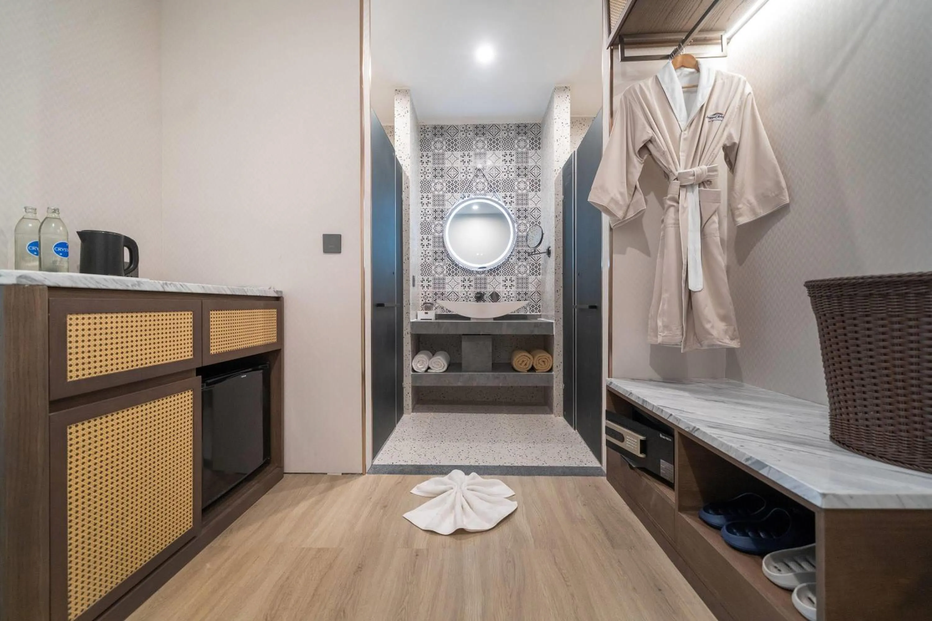 Bathroom, Bed in Howard Johnson by Wyndham Phuket Naiyang