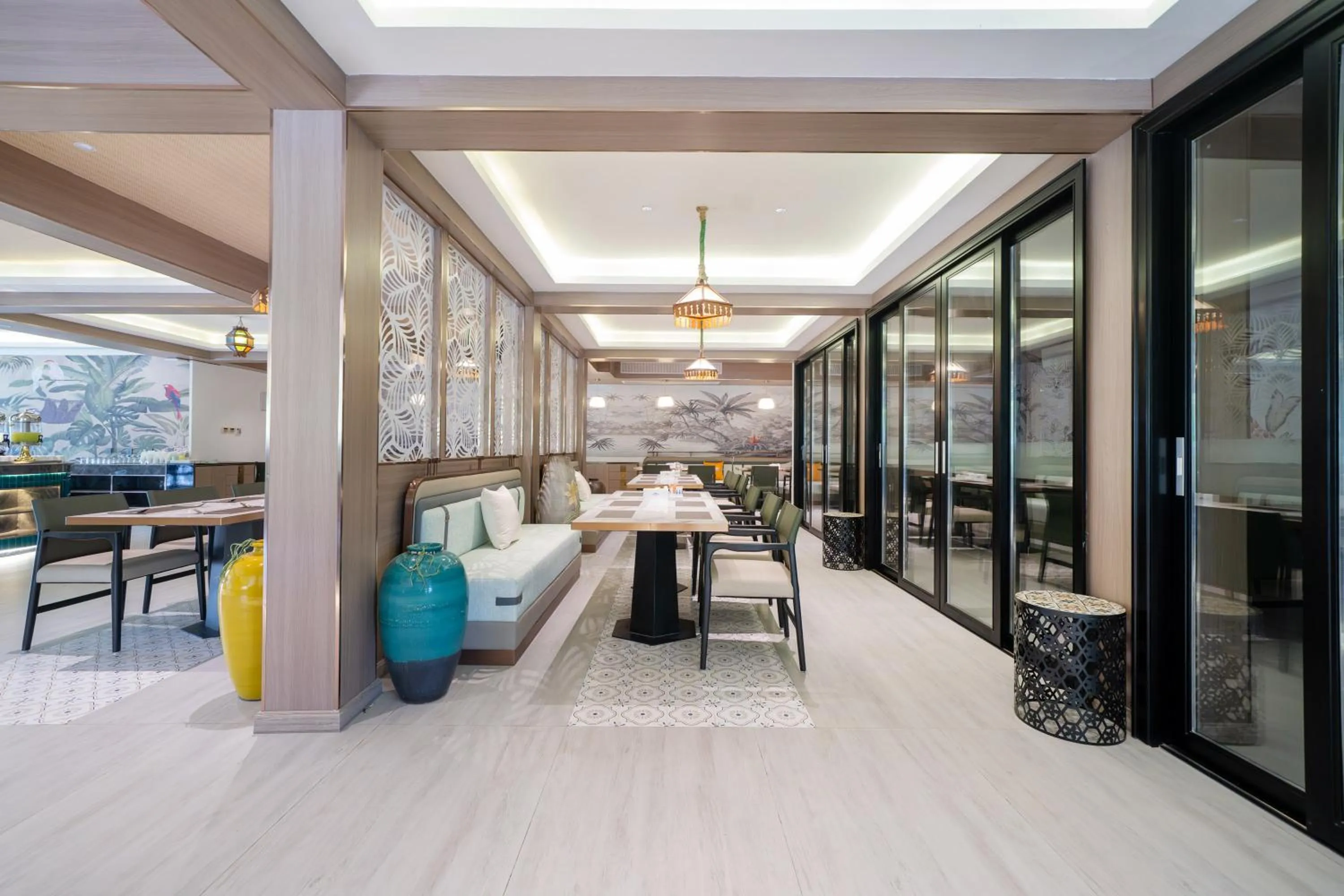 Restaurant/places to eat in Howard Johnson by Wyndham Phuket Naiyang