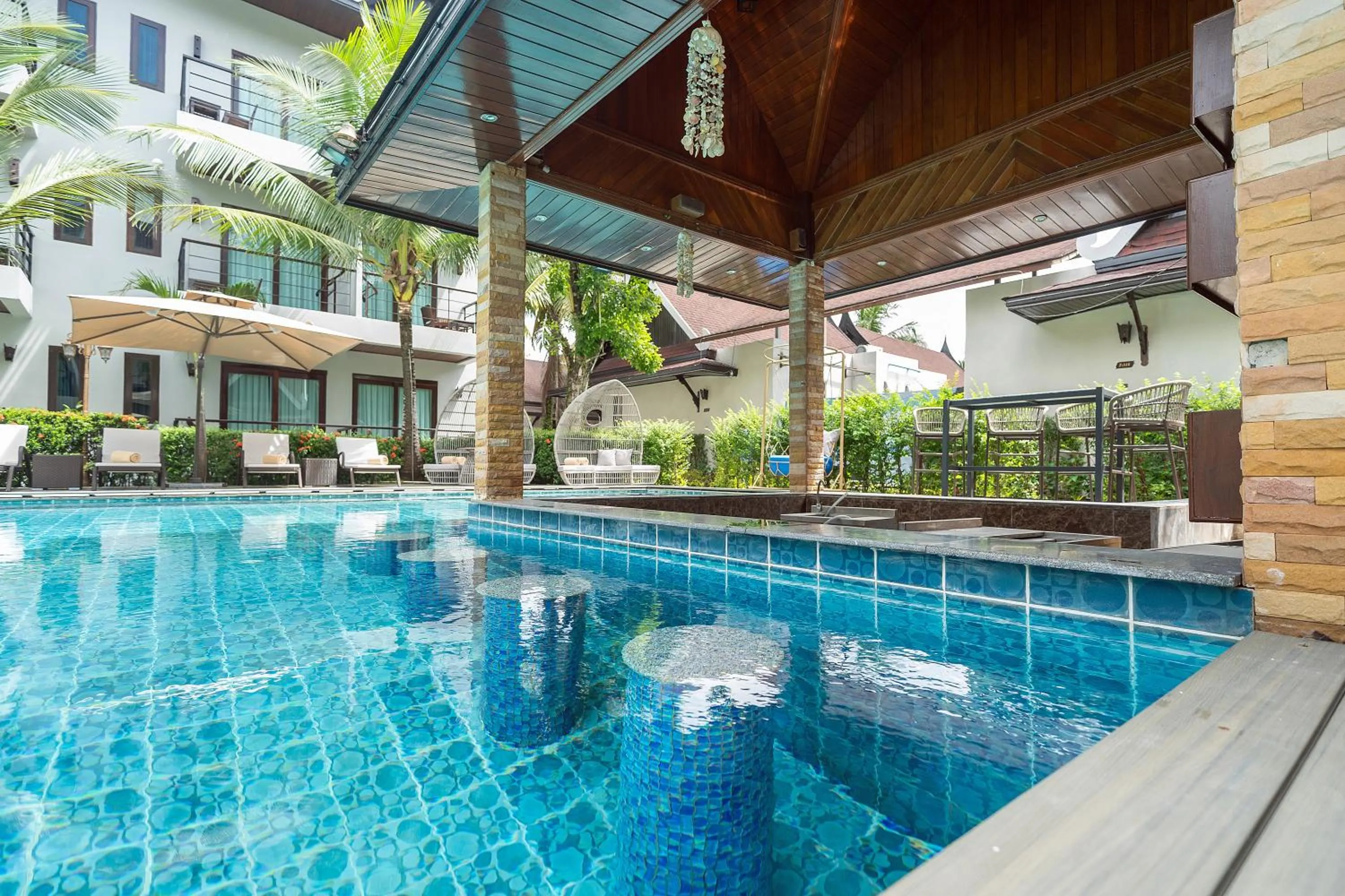 Swimming pool in Howard Johnson by Wyndham Phuket Naiyang