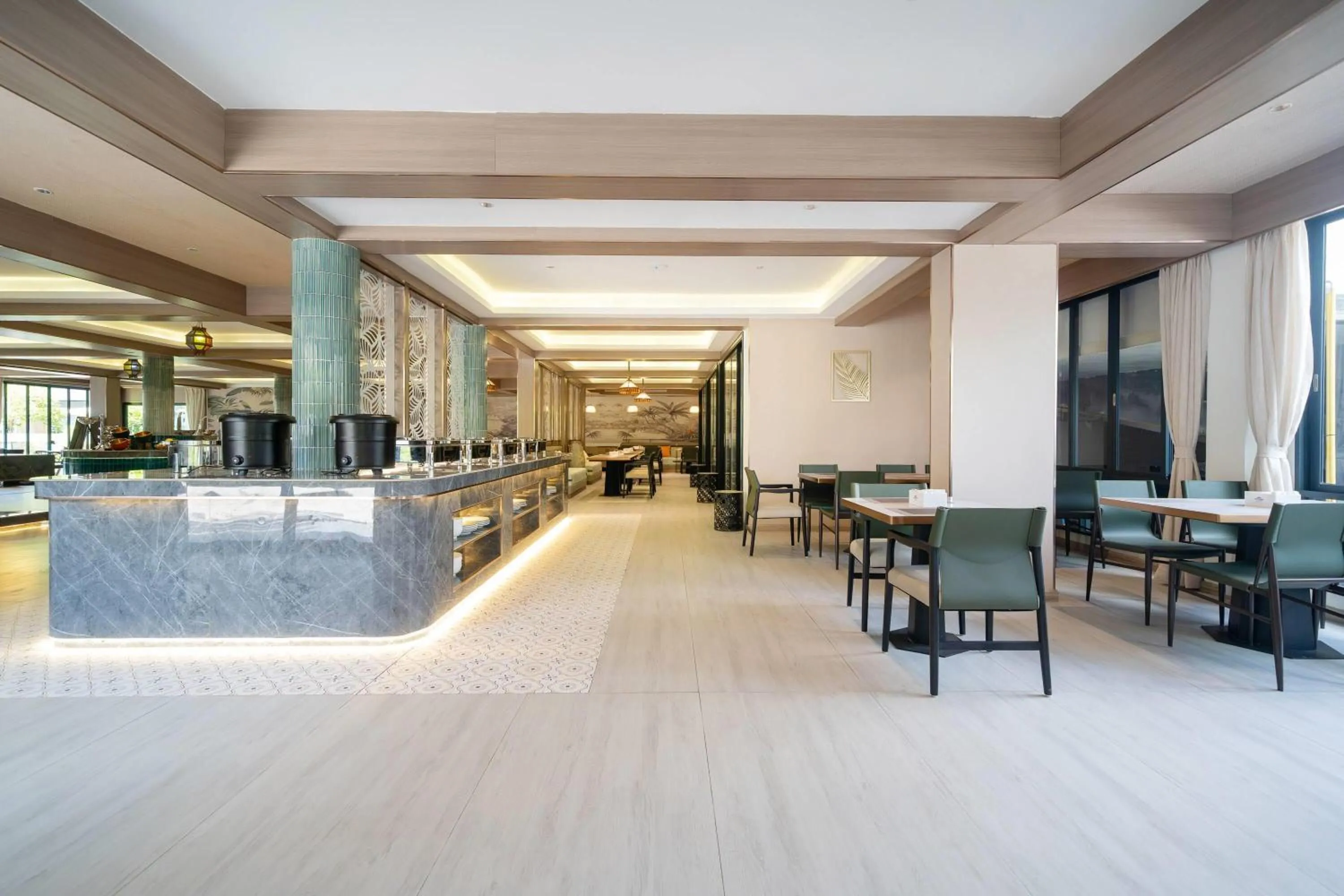 Restaurant/places to eat in Howard Johnson by Wyndham Phuket Naiyang