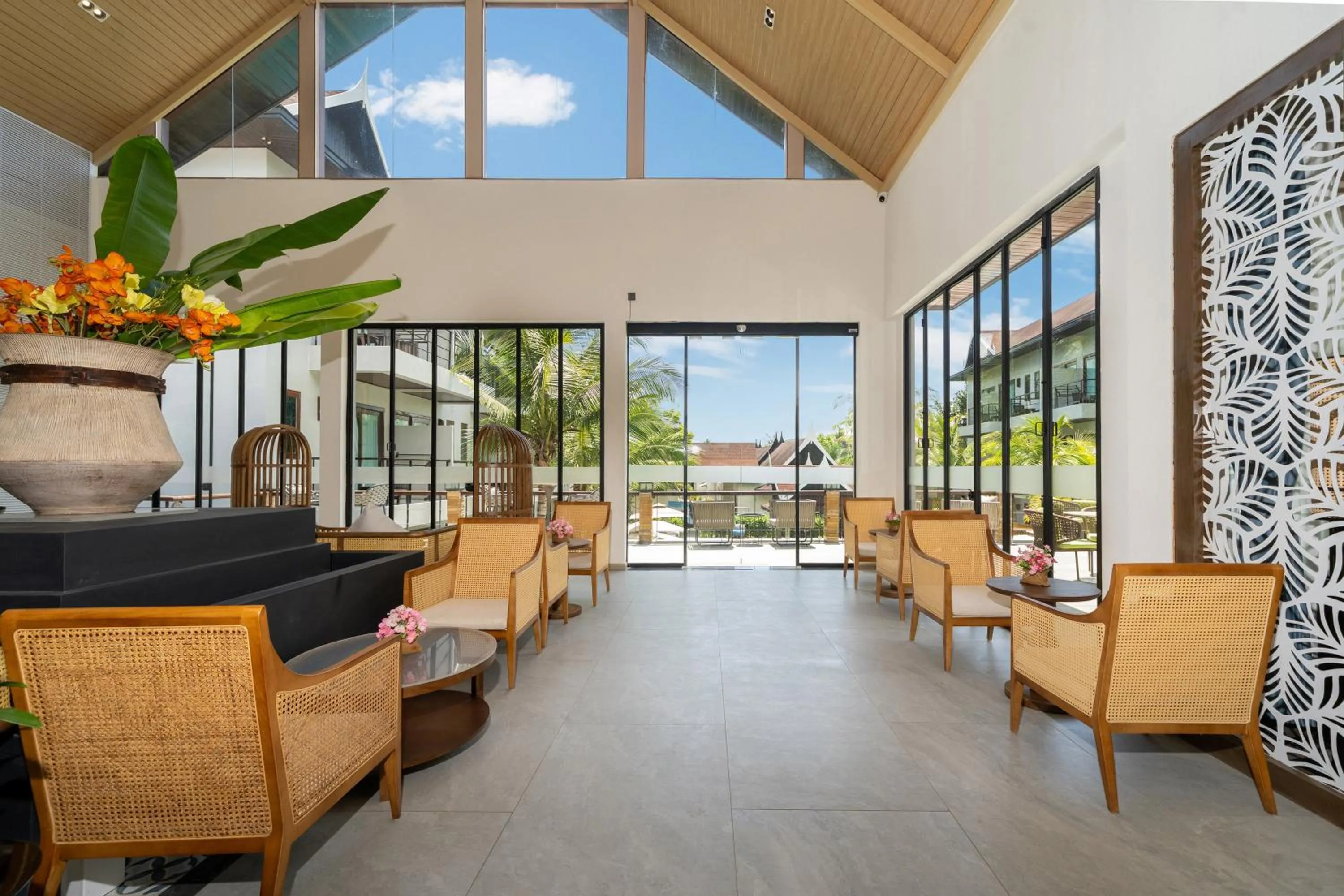 Seating area in Howard Johnson by Wyndham Phuket Naiyang