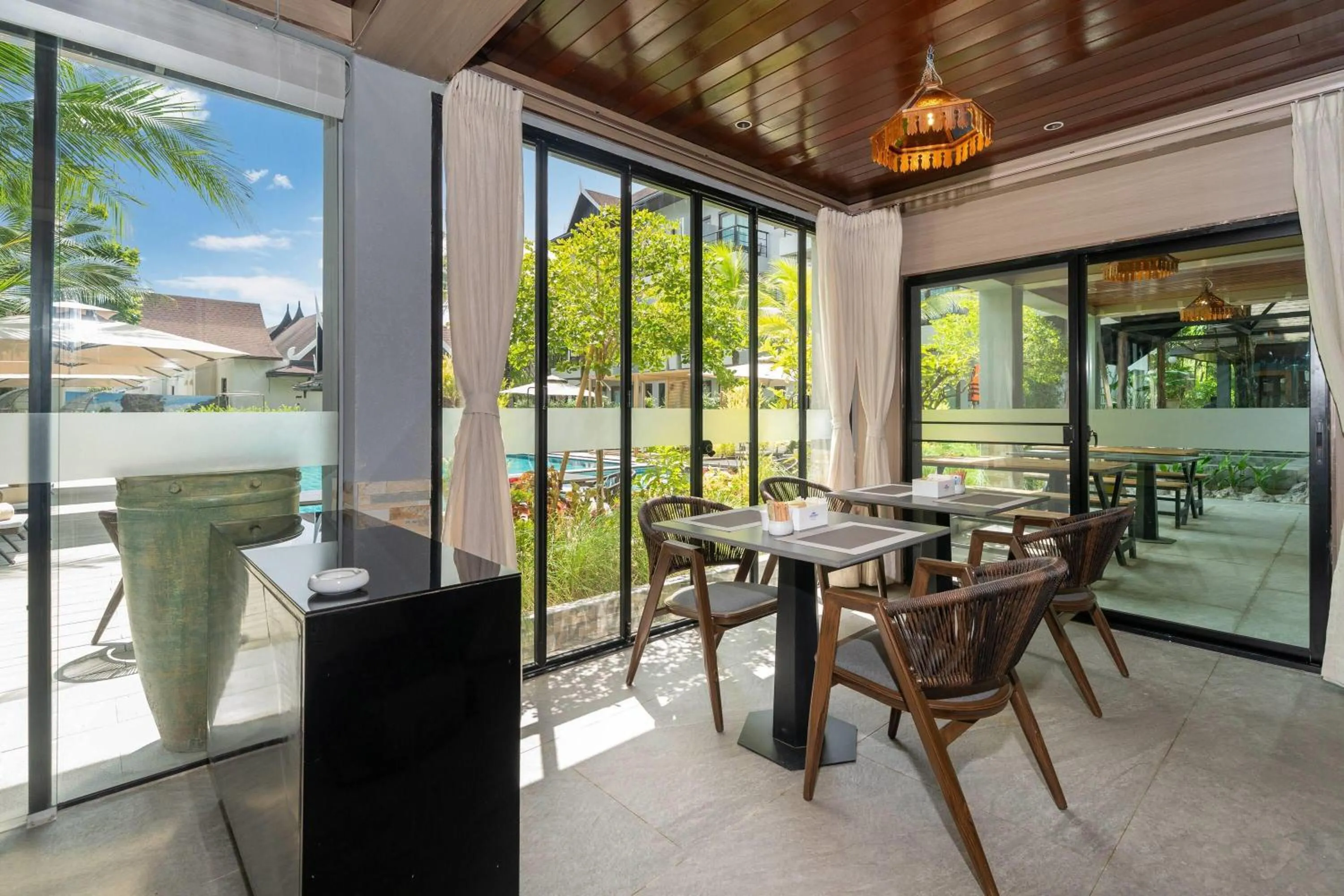 Restaurant/places to eat in Howard Johnson by Wyndham Phuket Naiyang