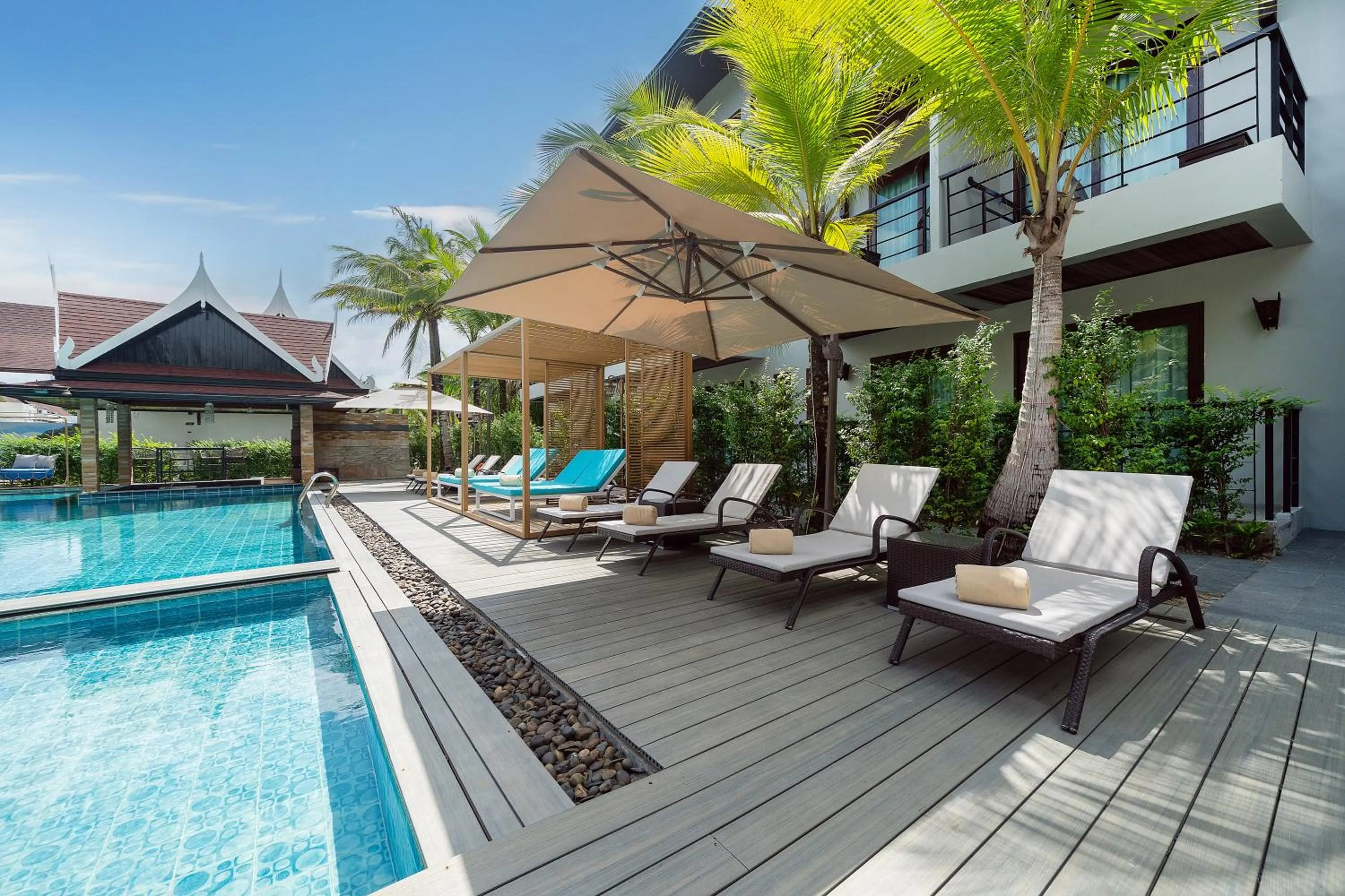 Swimming pool in Howard Johnson by Wyndham Phuket Naiyang