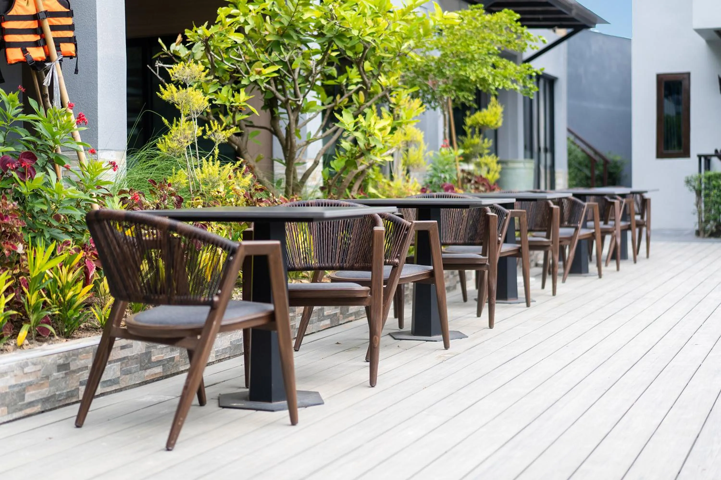 Communal lounge/ TV room in Howard Johnson by Wyndham Phuket Naiyang