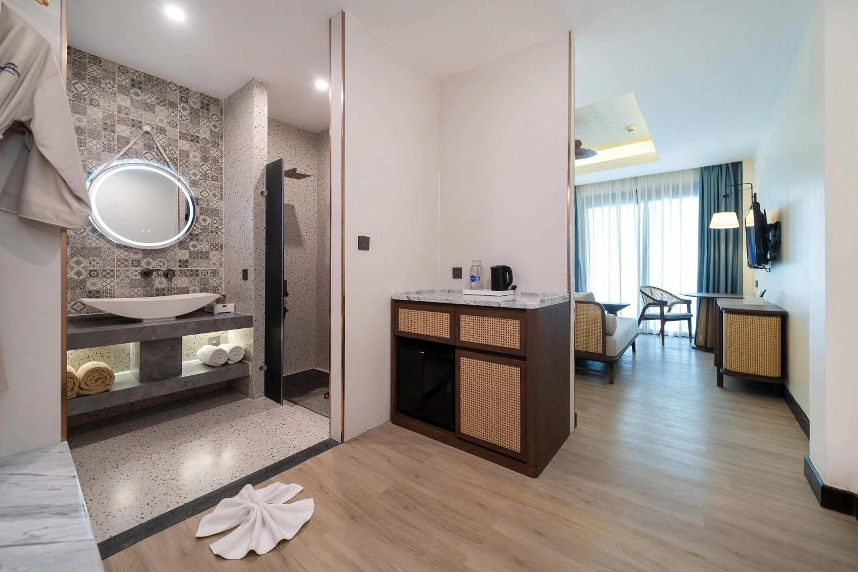 Bathroom, Bed in Howard Johnson by Wyndham Phuket Naiyang