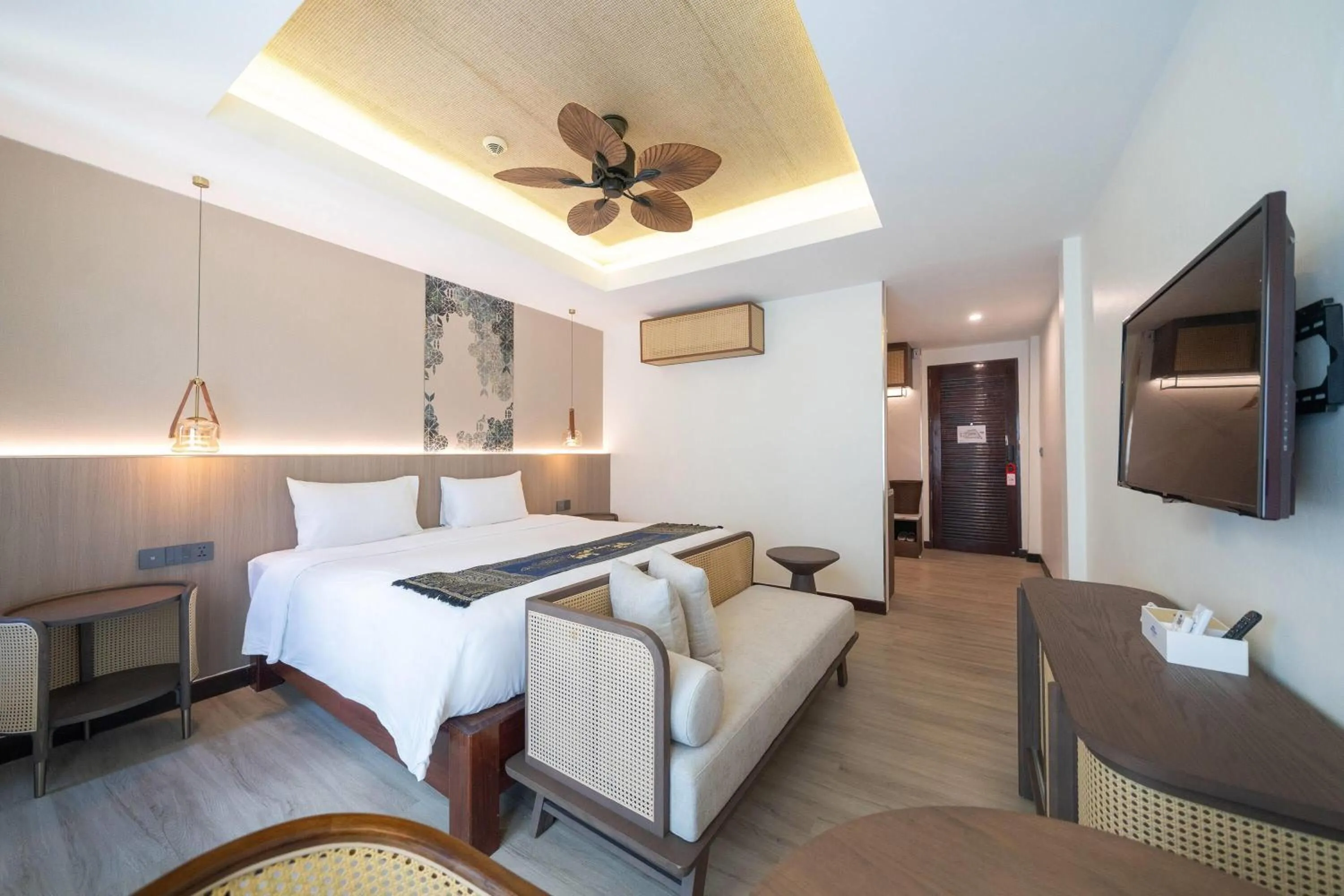 Photo of the whole room, Bed in Howard Johnson by Wyndham Phuket Naiyang