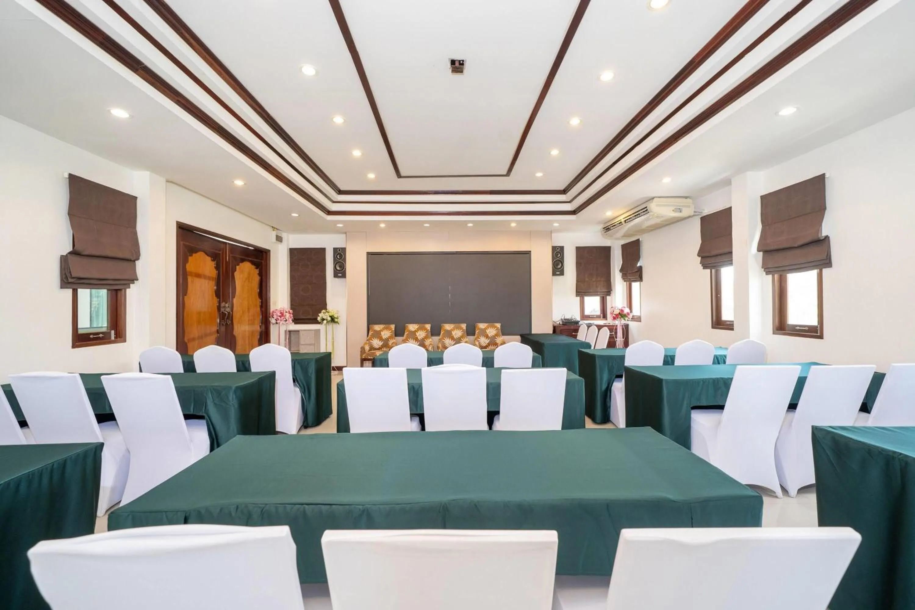 Meeting/conference room in Howard Johnson by Wyndham Phuket Naiyang
