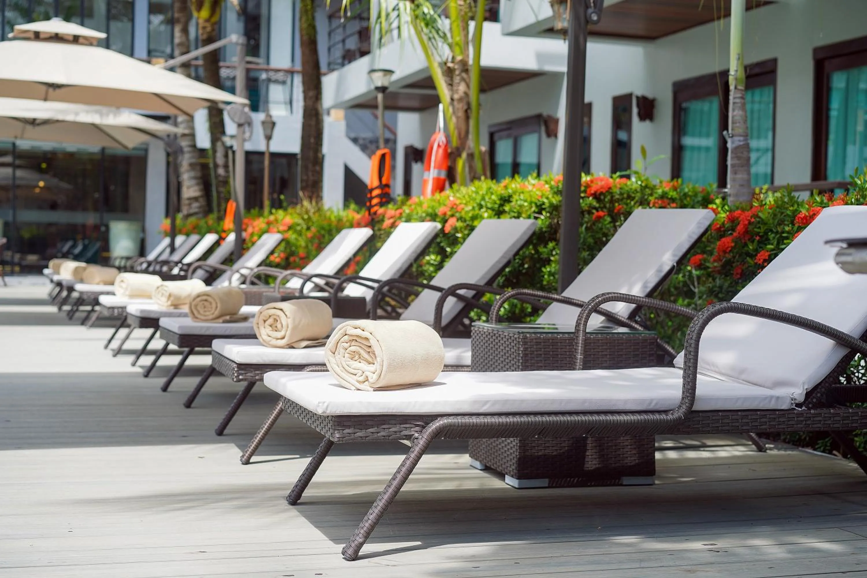 sunbed in Howard Johnson by Wyndham Phuket Naiyang