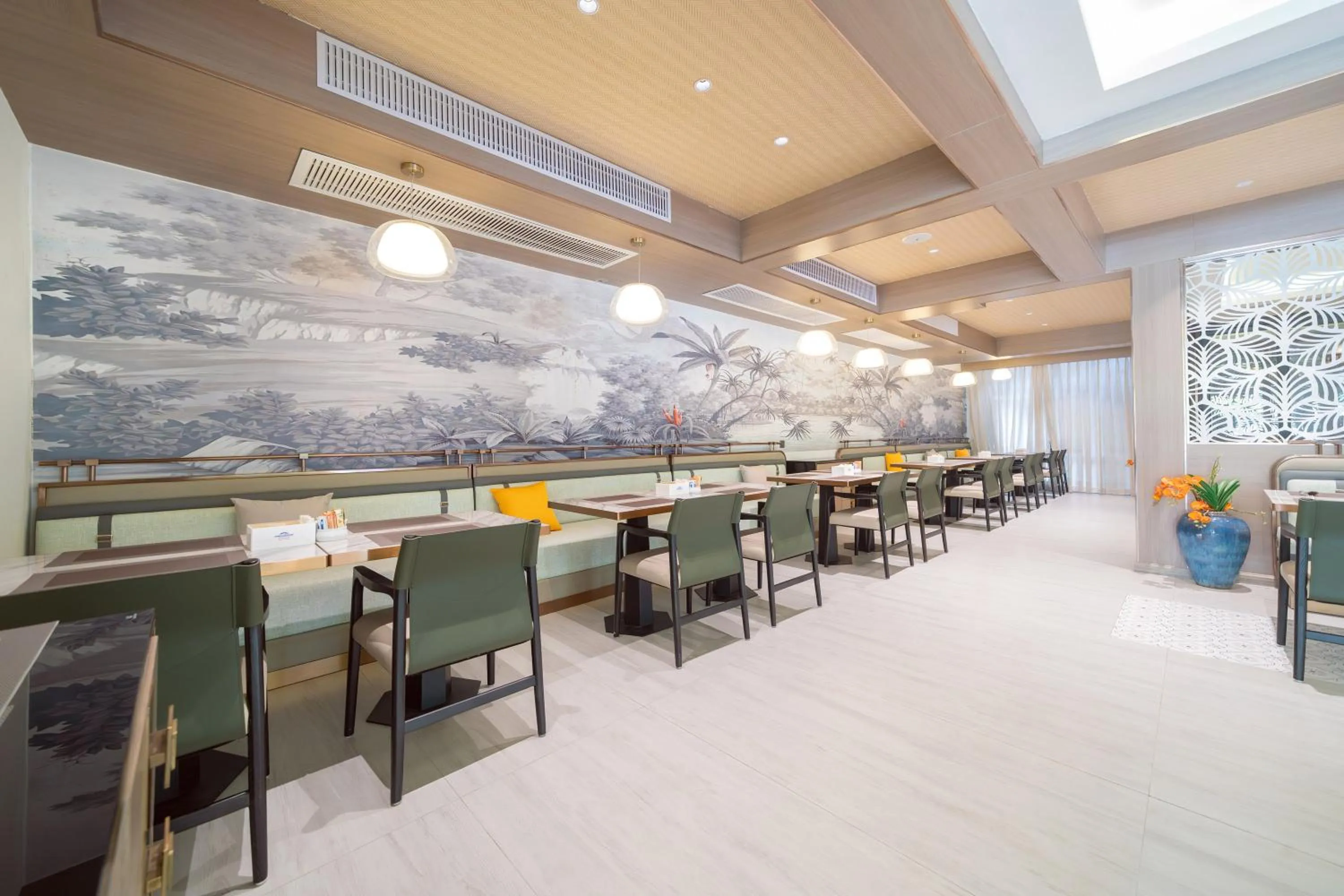 Restaurant/places to eat in Howard Johnson by Wyndham Phuket Naiyang