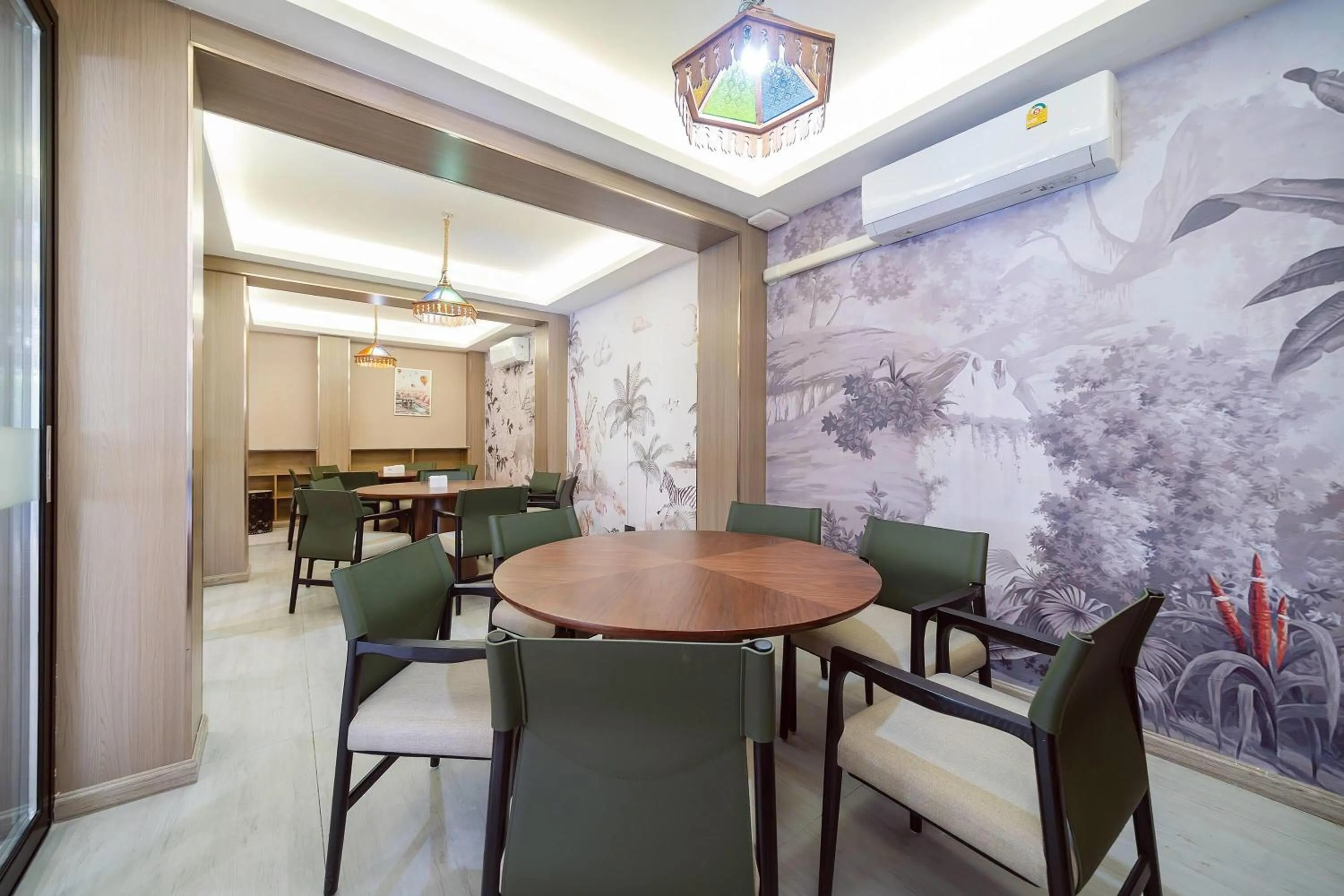 Restaurant/places to eat in Howard Johnson by Wyndham Phuket Naiyang