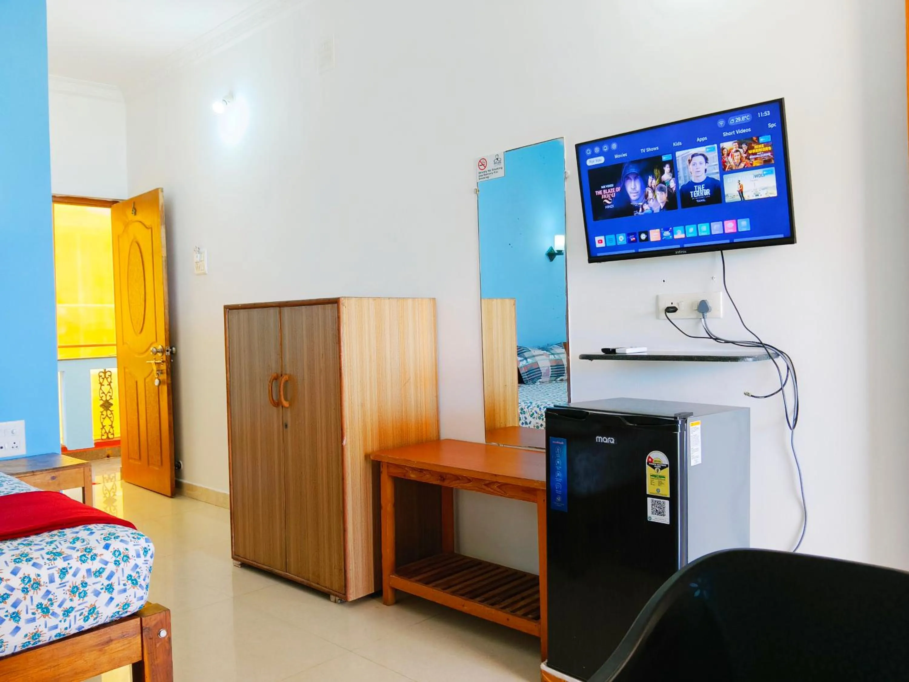 Family Room with Balcony - single occupancy in DELTA HOUSE, Horizon View