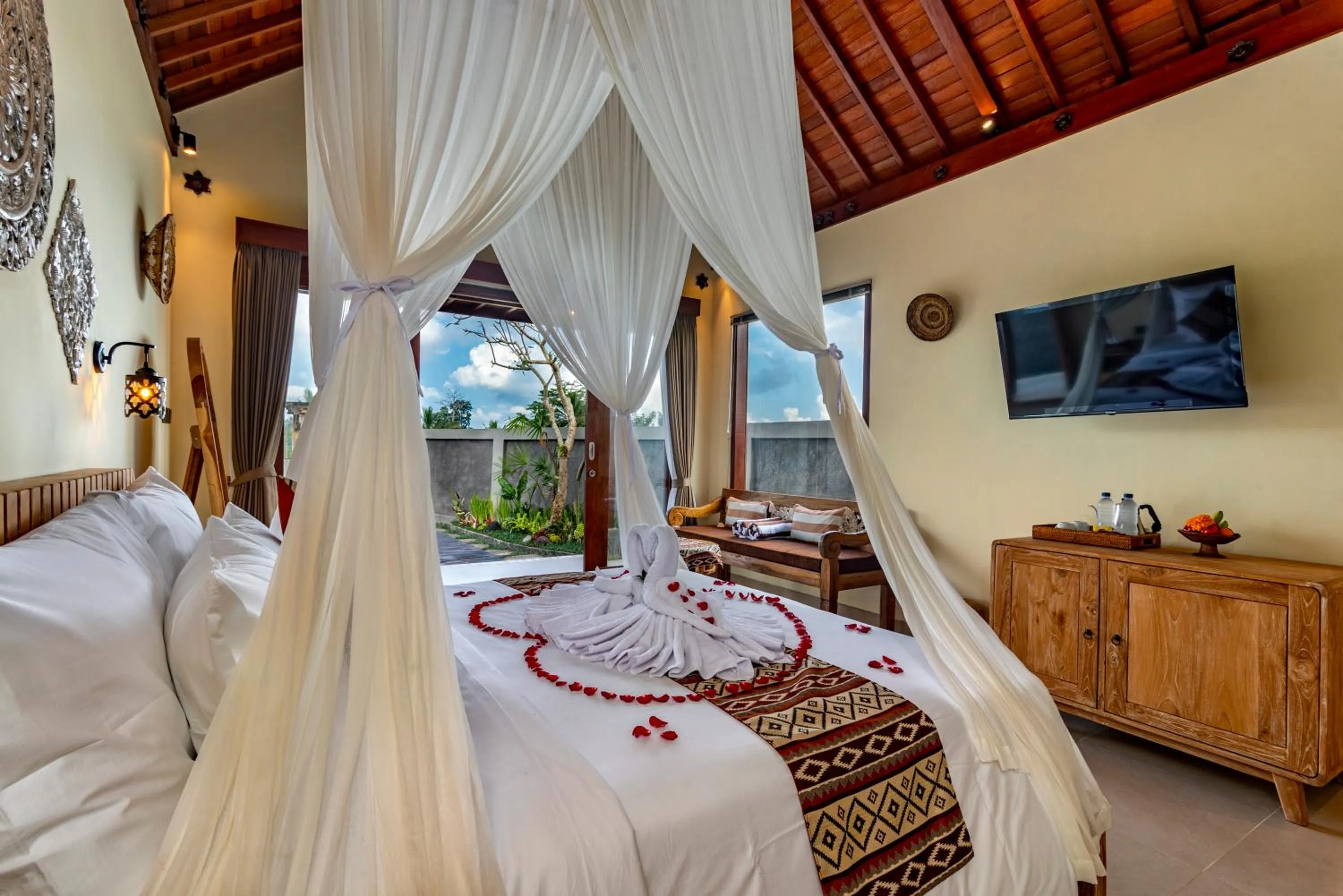 Bed in Shankara Villa Ubud by Dhananjaya Hospitality