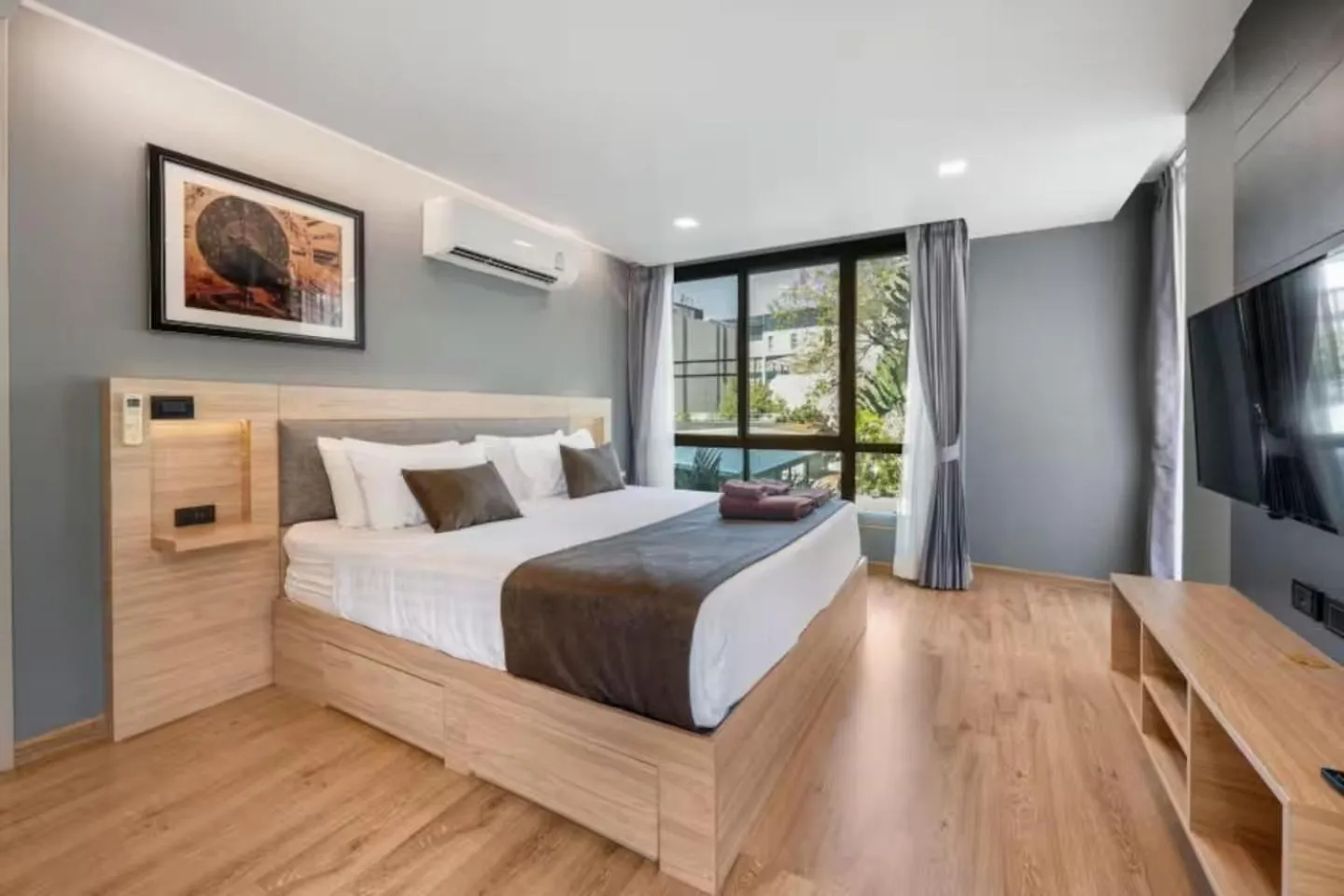 Bedroom, Bed in Alcove 53