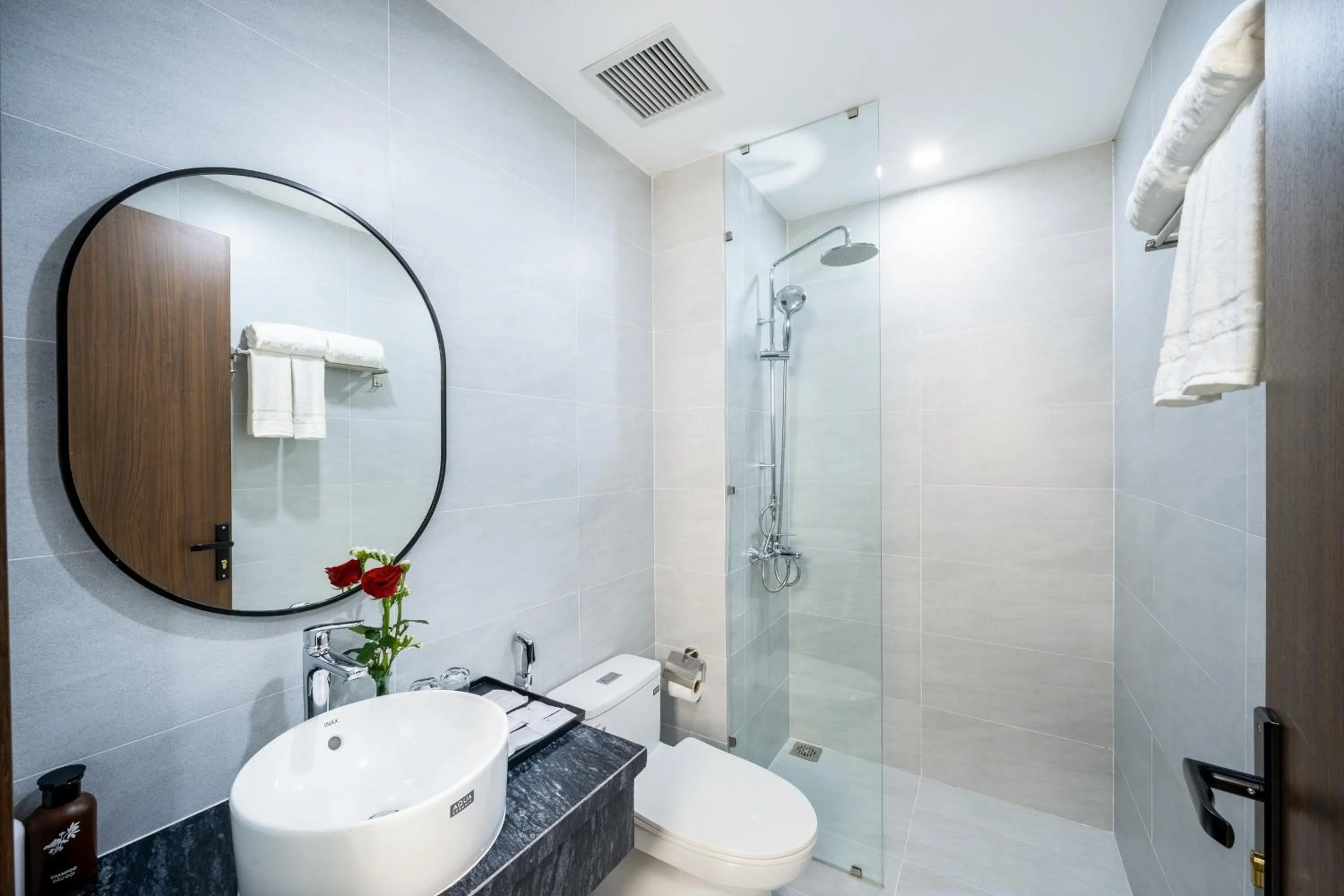 Shower in Tourane Boutique Hotel