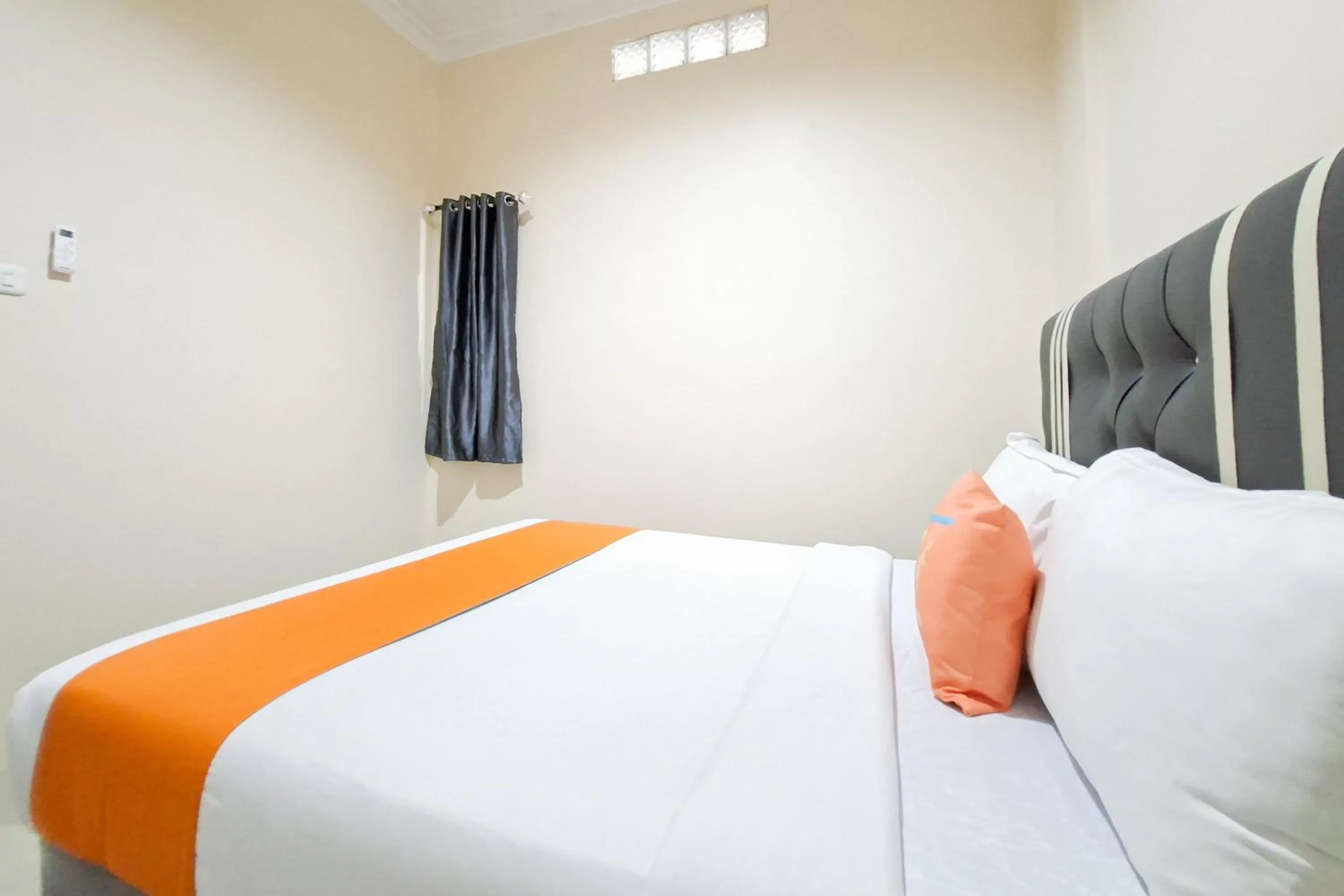 Bedroom in Sans Hotel Bliss Pekanbaru