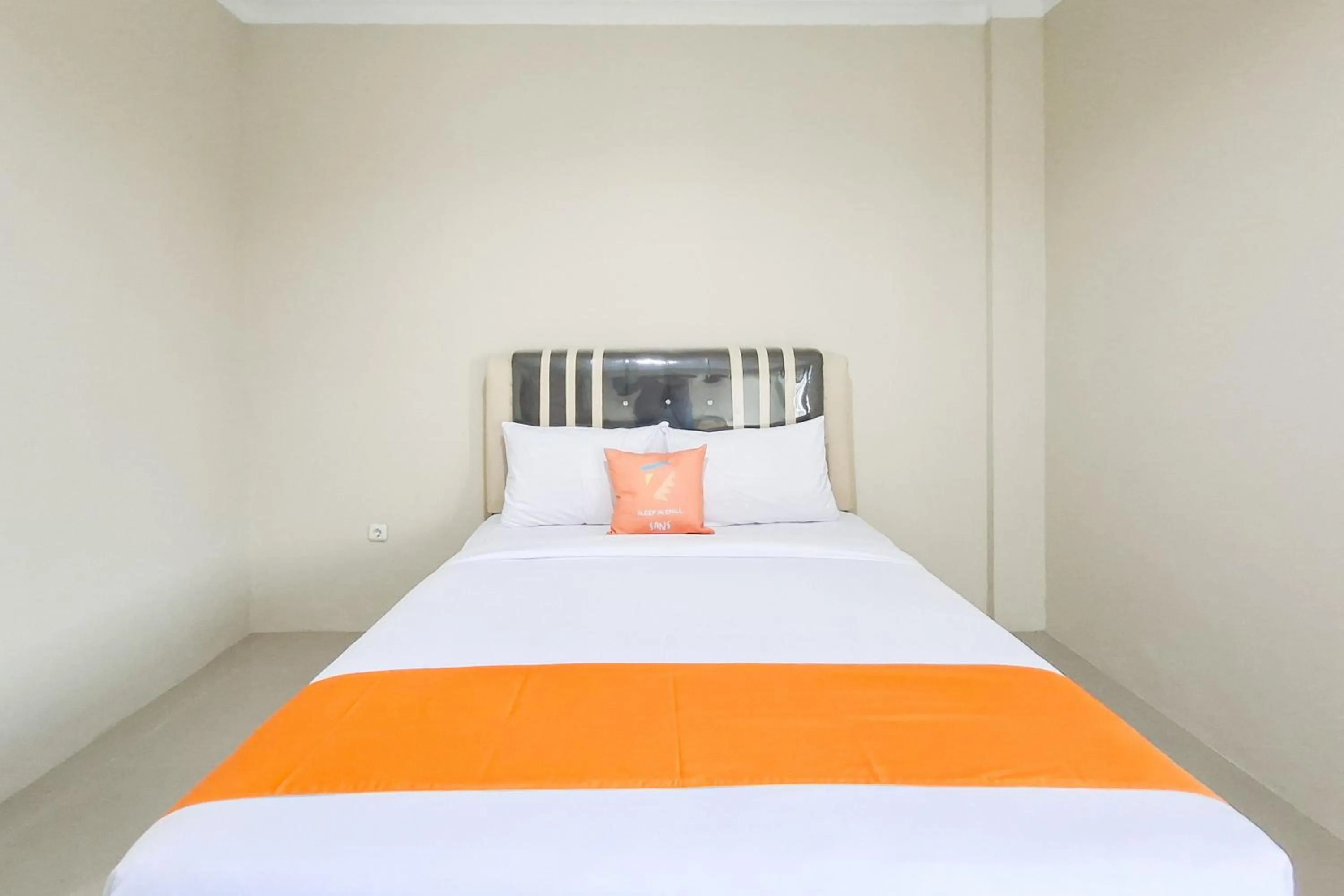 Bedroom in Sans Hotel Bliss Pekanbaru