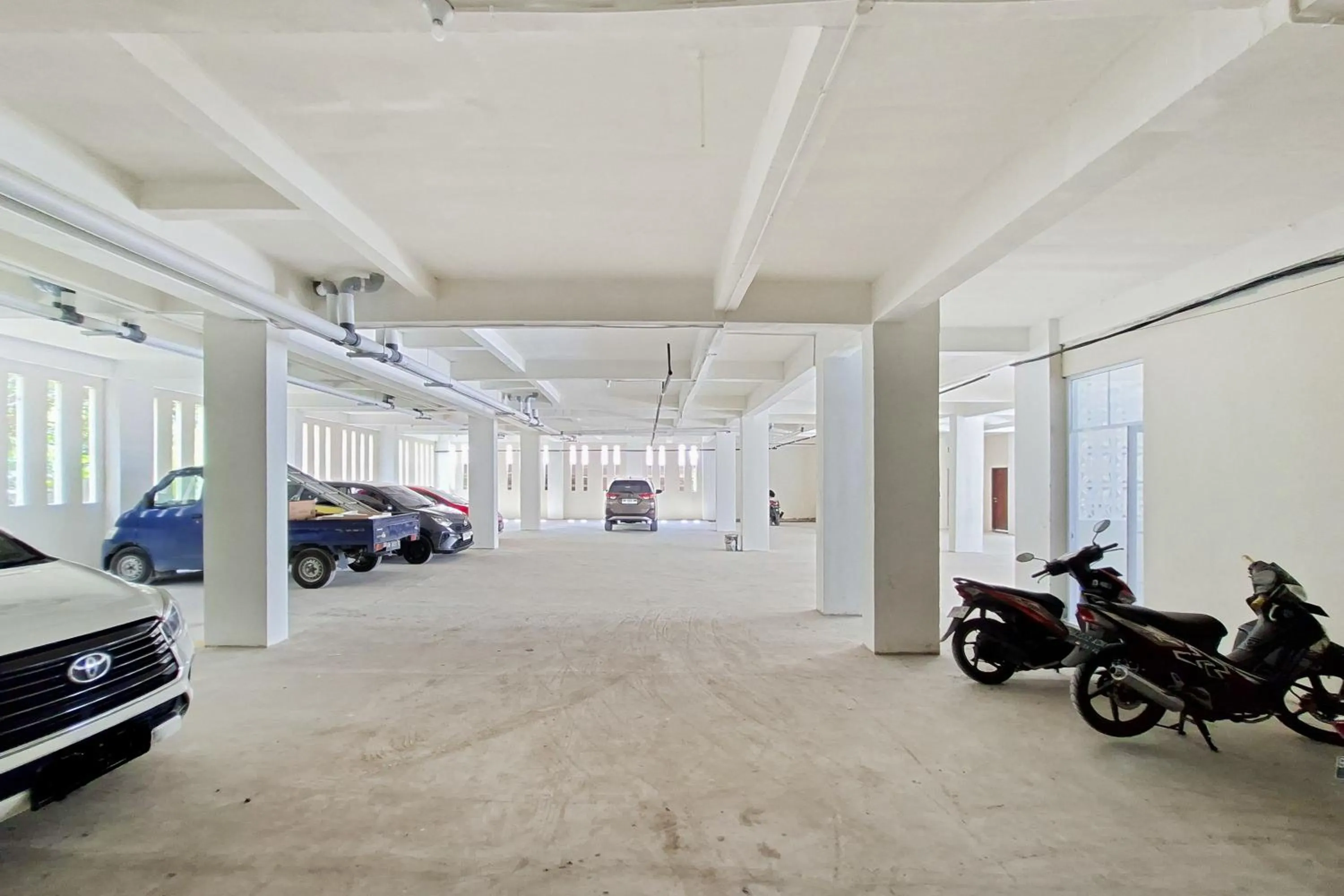 Parking in Sans Hotel Bliss Pekanbaru