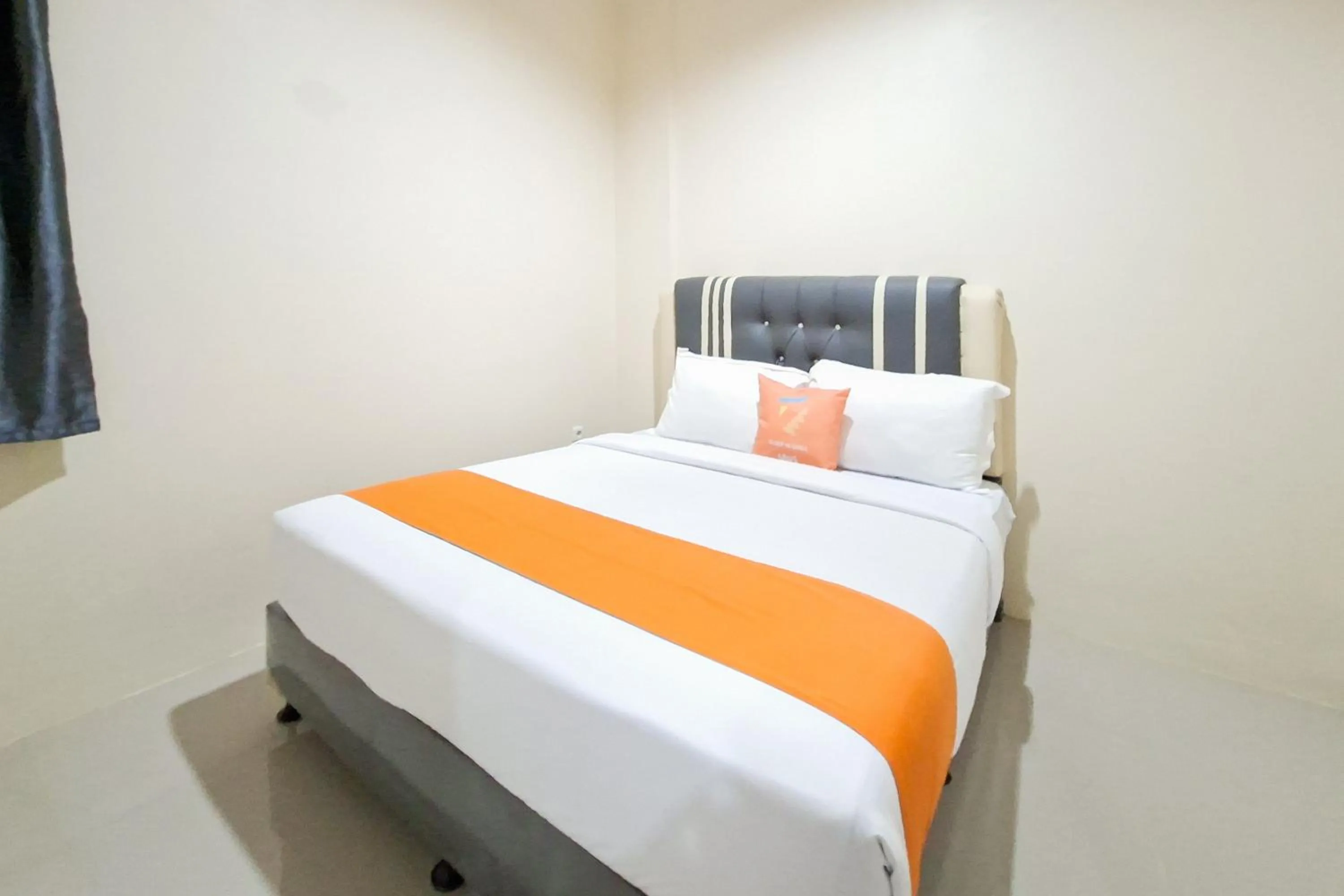 Bedroom in Sans Hotel Bliss Pekanbaru