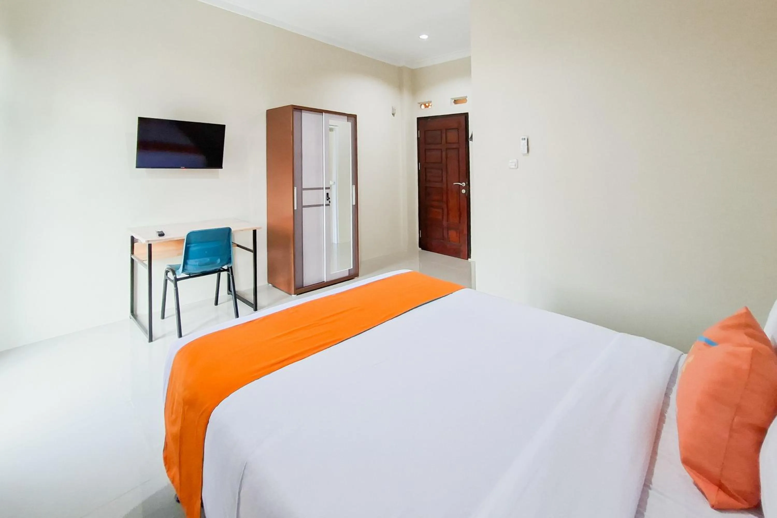 Bedroom in Sans Hotel Bliss Pekanbaru