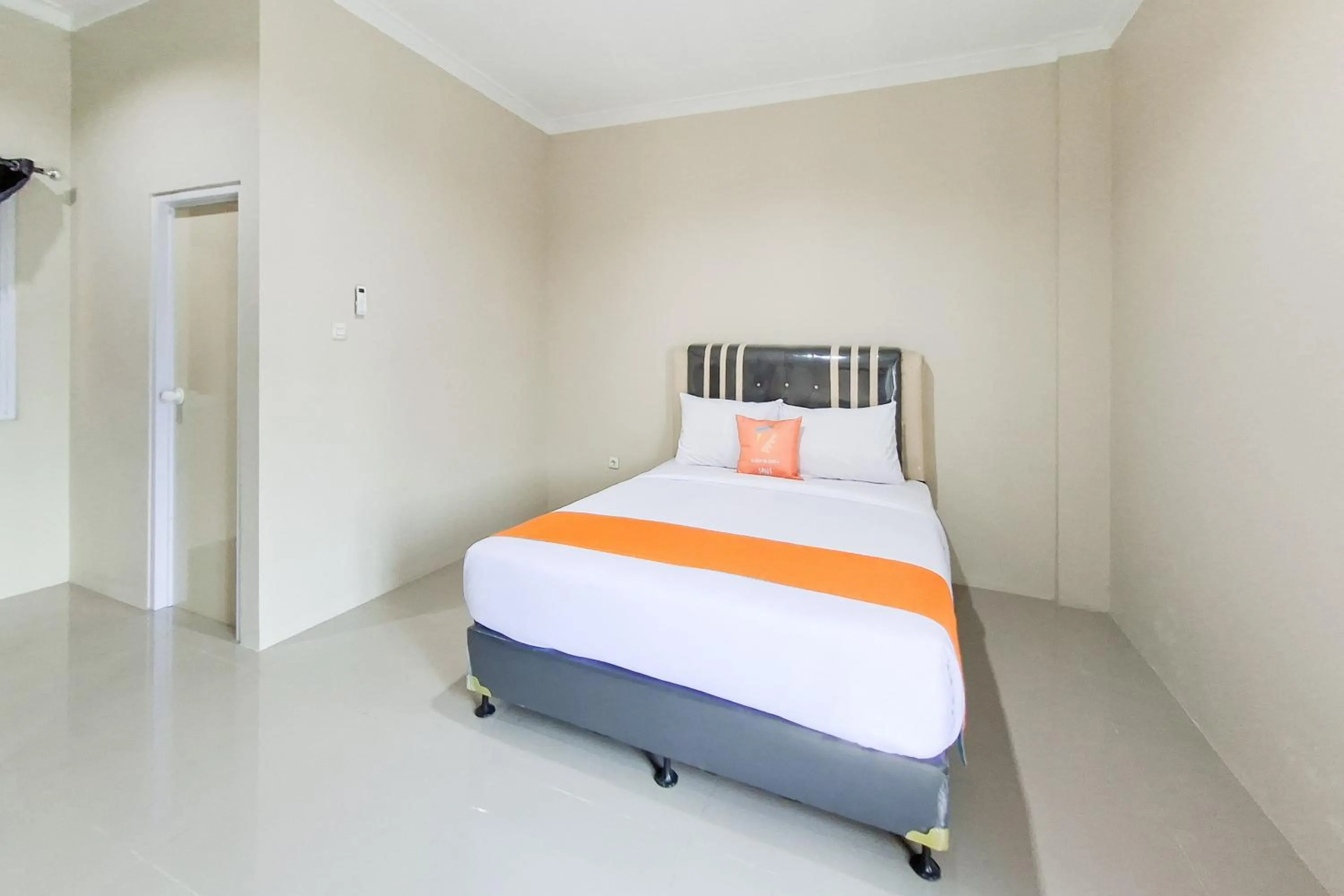 Bedroom in Sans Hotel Bliss Pekanbaru