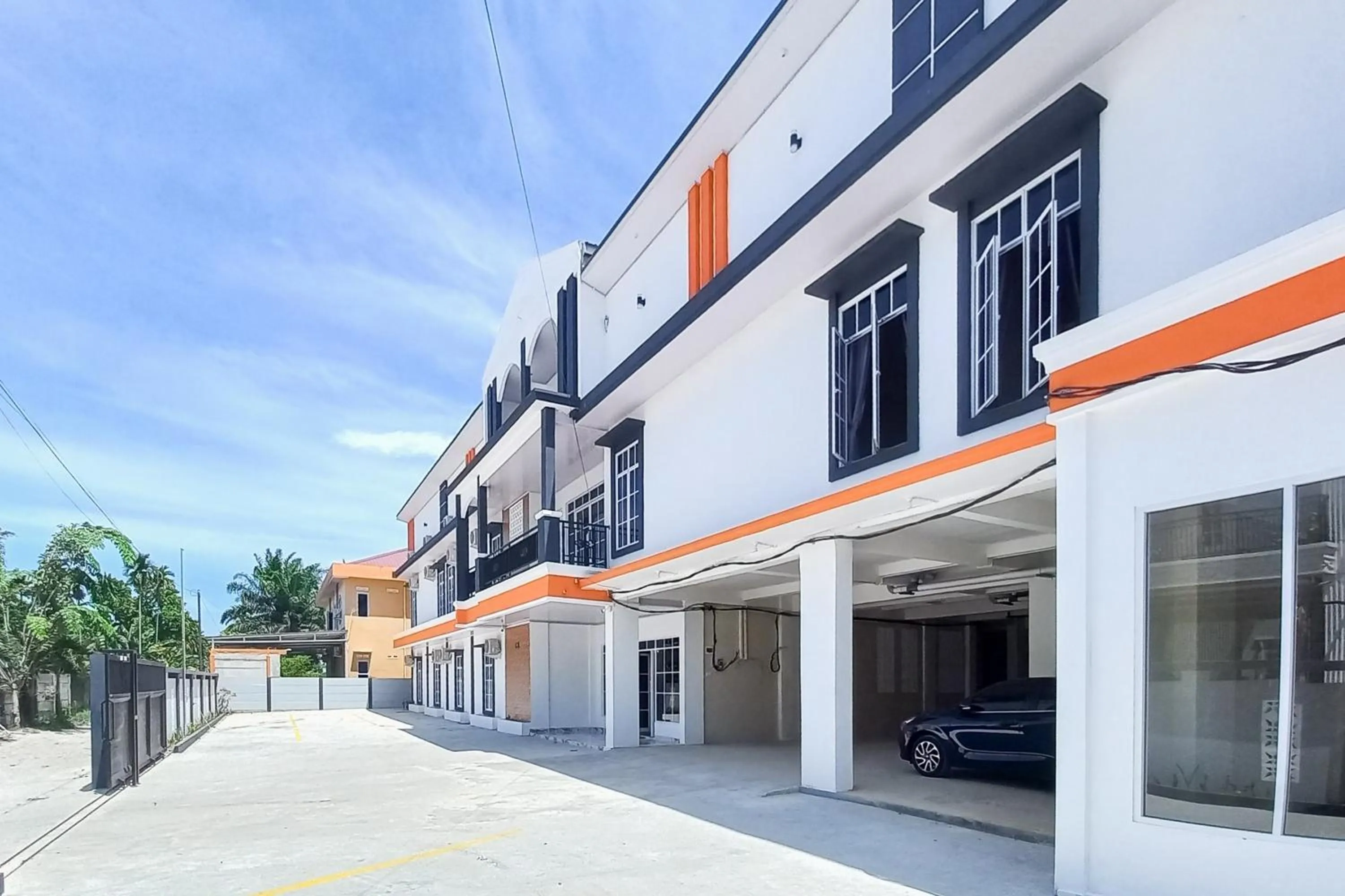 Facade/entrance in Sans Hotel Bliss Pekanbaru