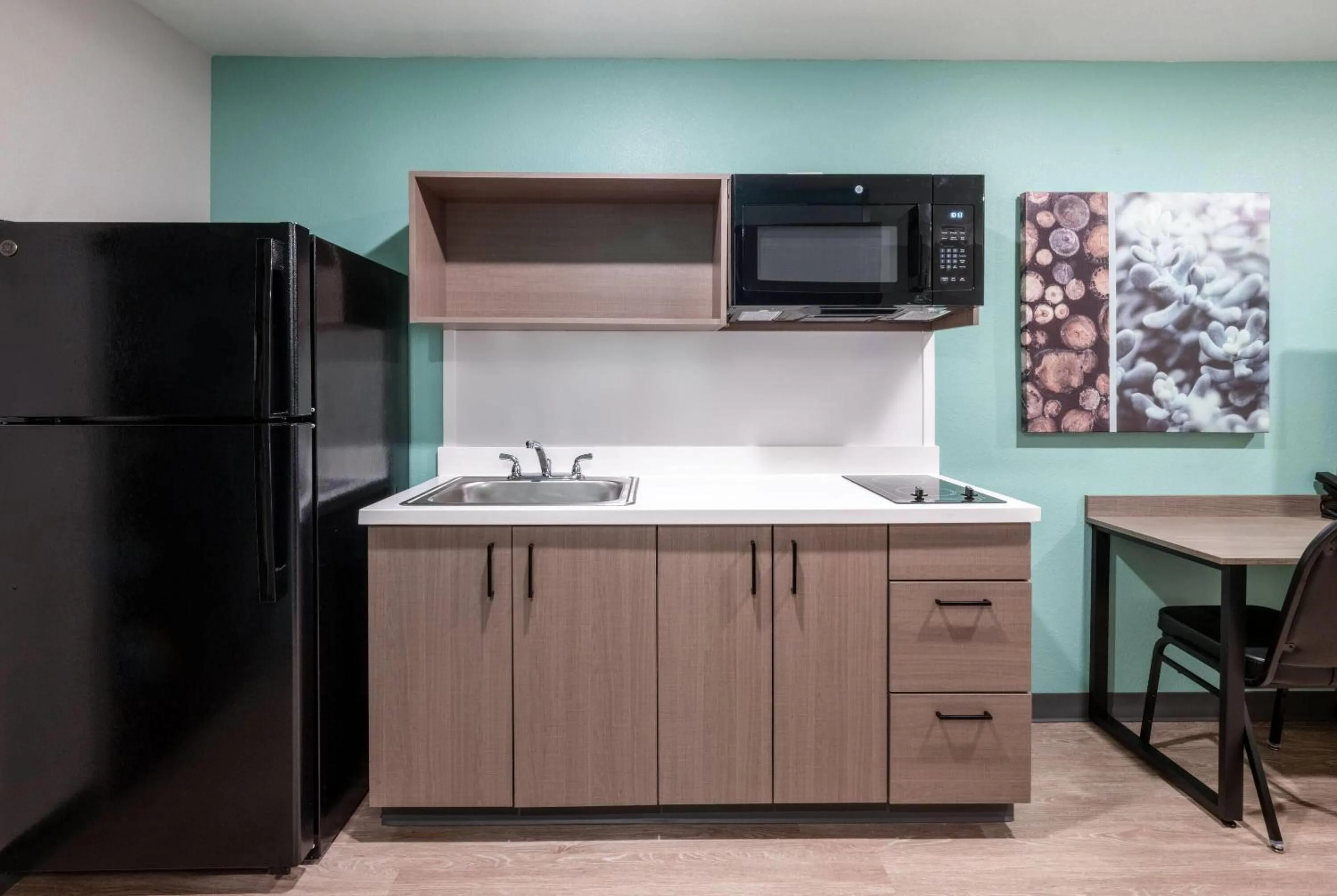 Kitchen or kitchenette in ECHO Suites Extended Stay by Wyndham Houston Pasadena Fwy Pl