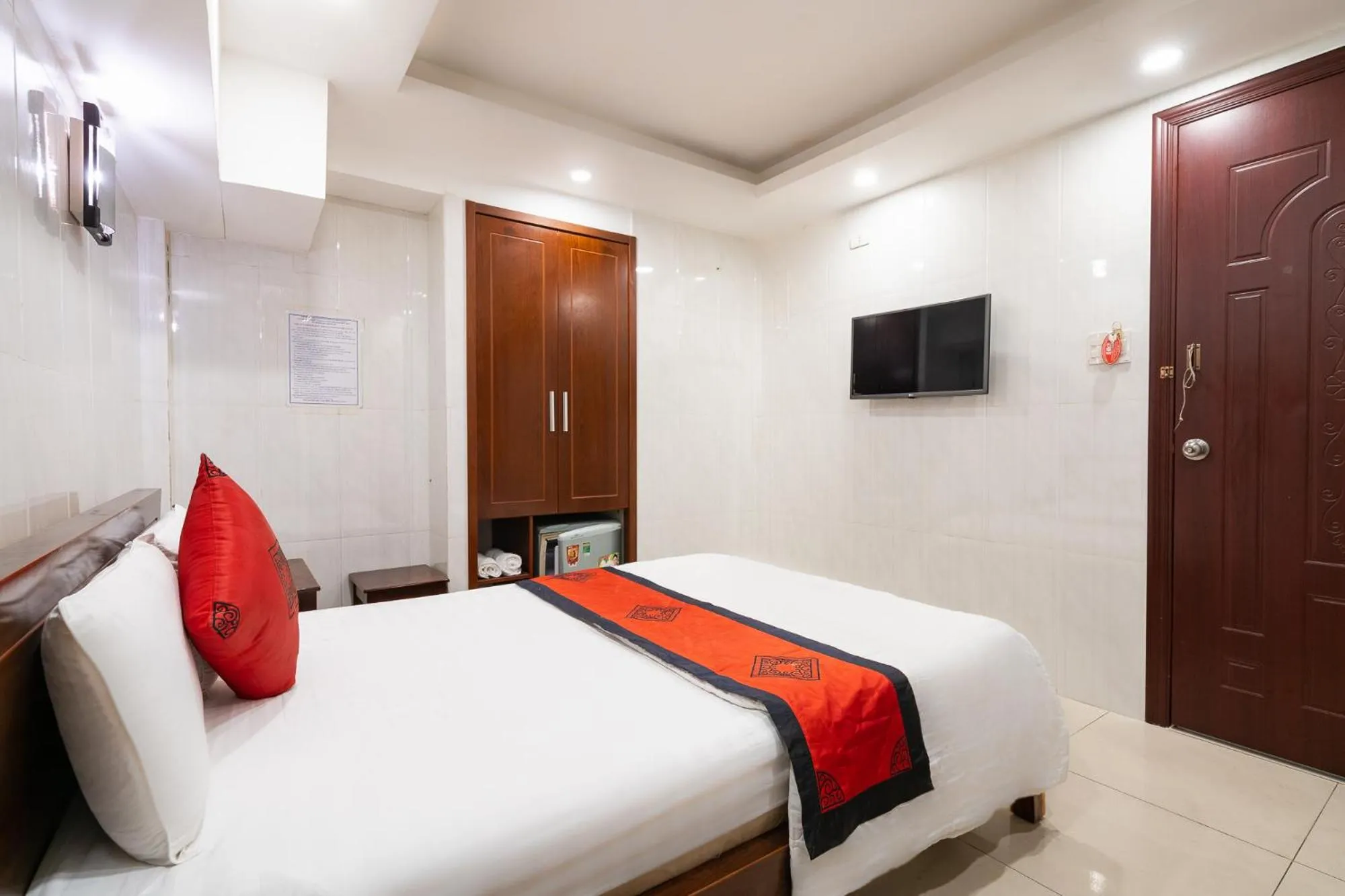 Photo of the whole room, Bed in Collection O Nam Phuong