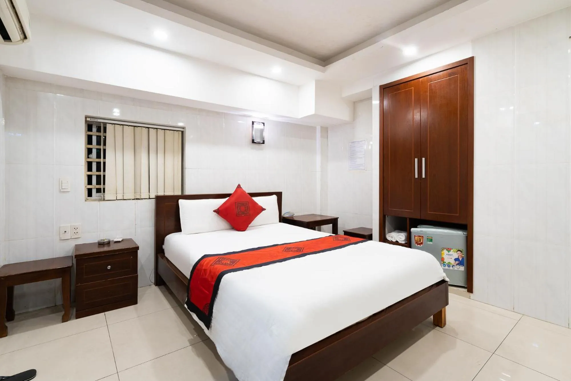 Photo of the whole room, Bed in Collection O Nam Phuong