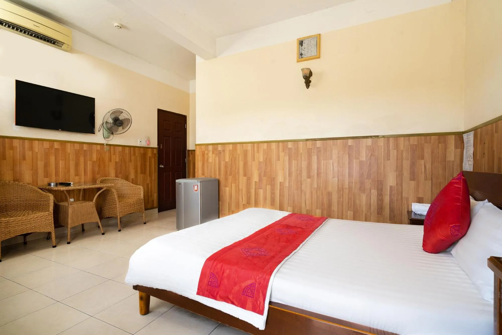 Photo of the whole room, Bed in Collection O Nam Phuong