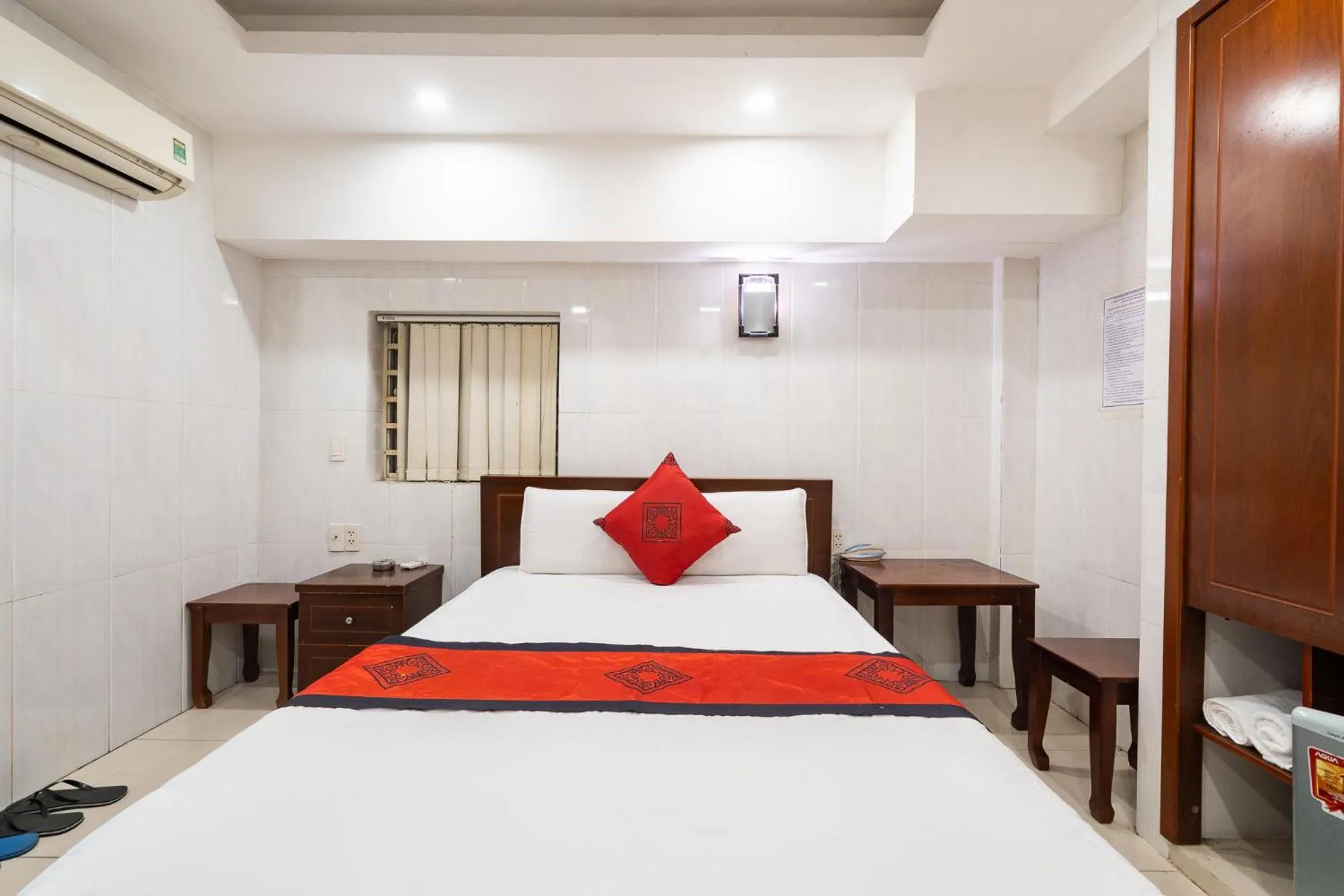 Photo of the whole room, Bed in Collection O Nam Phuong