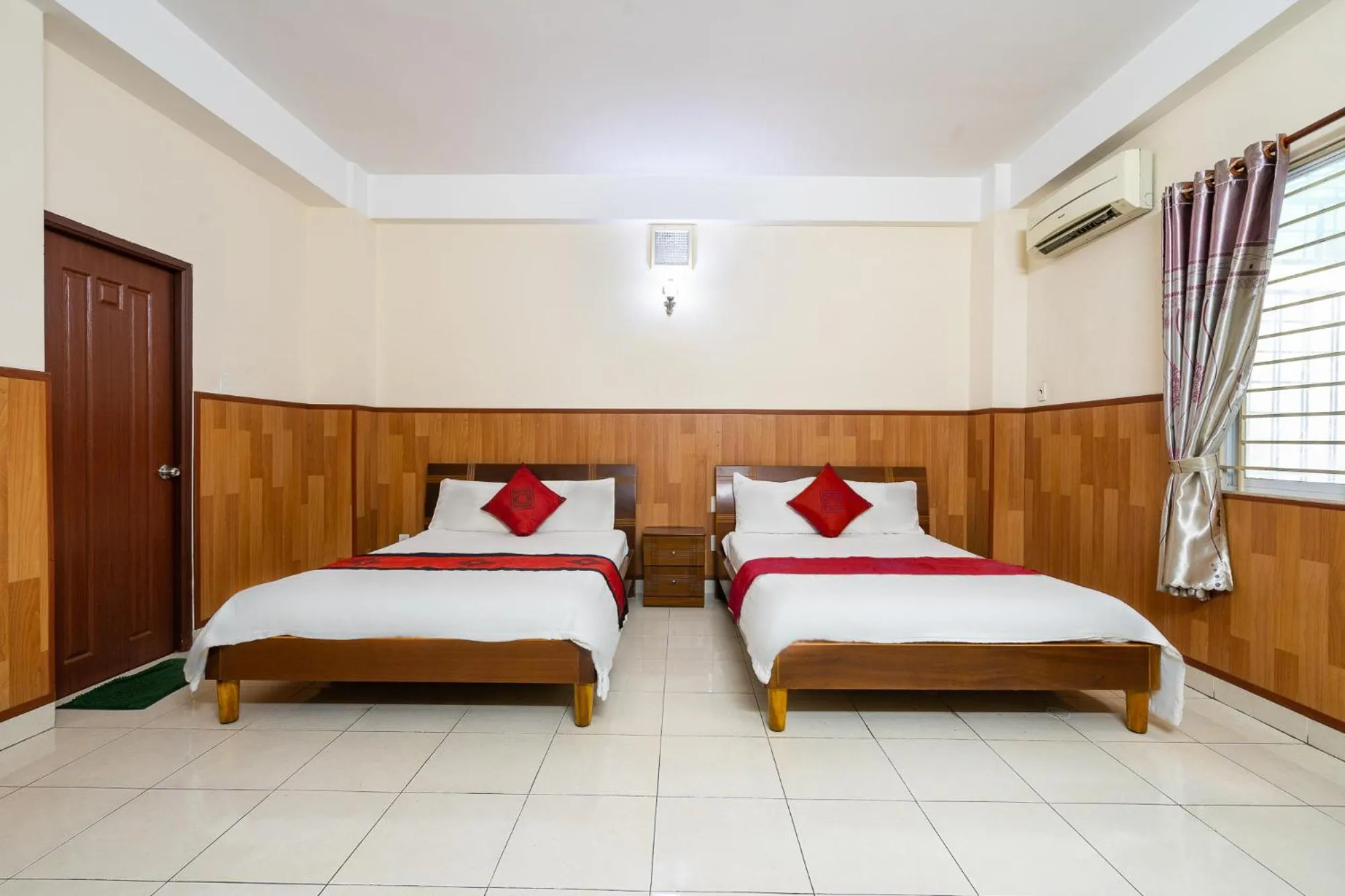 Photo of the whole room, Bed in Collection O Nam Phuong