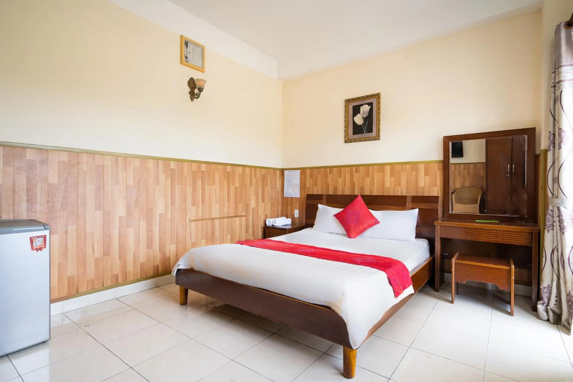 Photo of the whole room, Bed in Collection O Nam Phuong