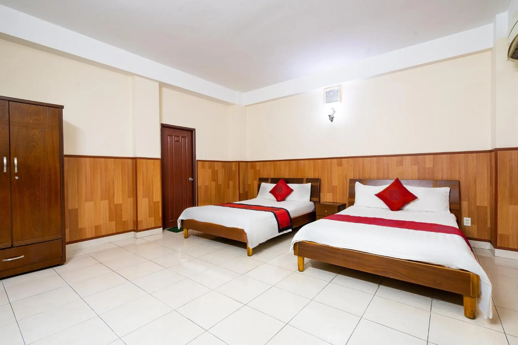 Photo of the whole room, Bed in Collection O Nam Phuong