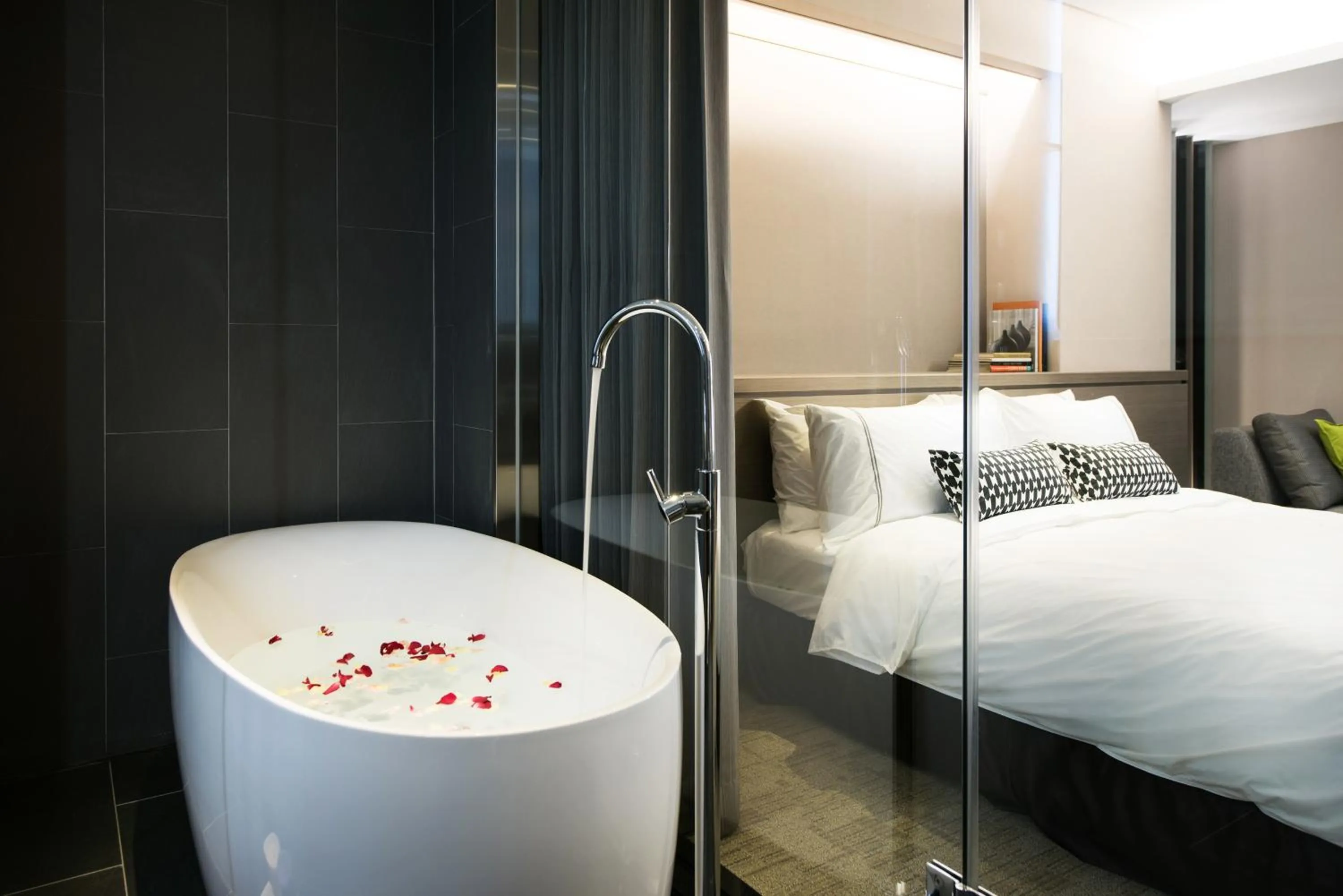 Bathroom, Bed in Hotel Reve Taichung