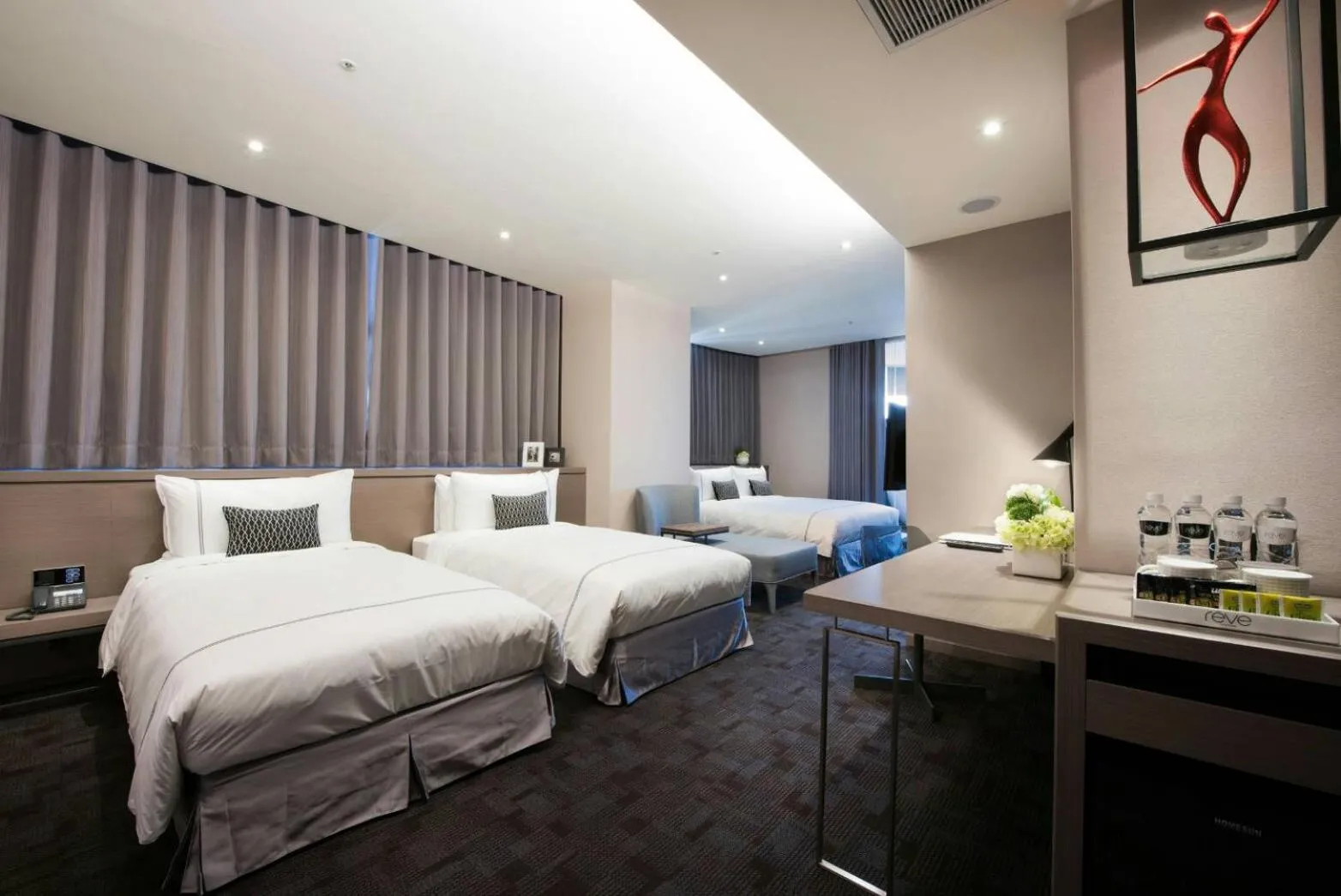 Photo of the whole room, Bed in Hotel Reve Taichung