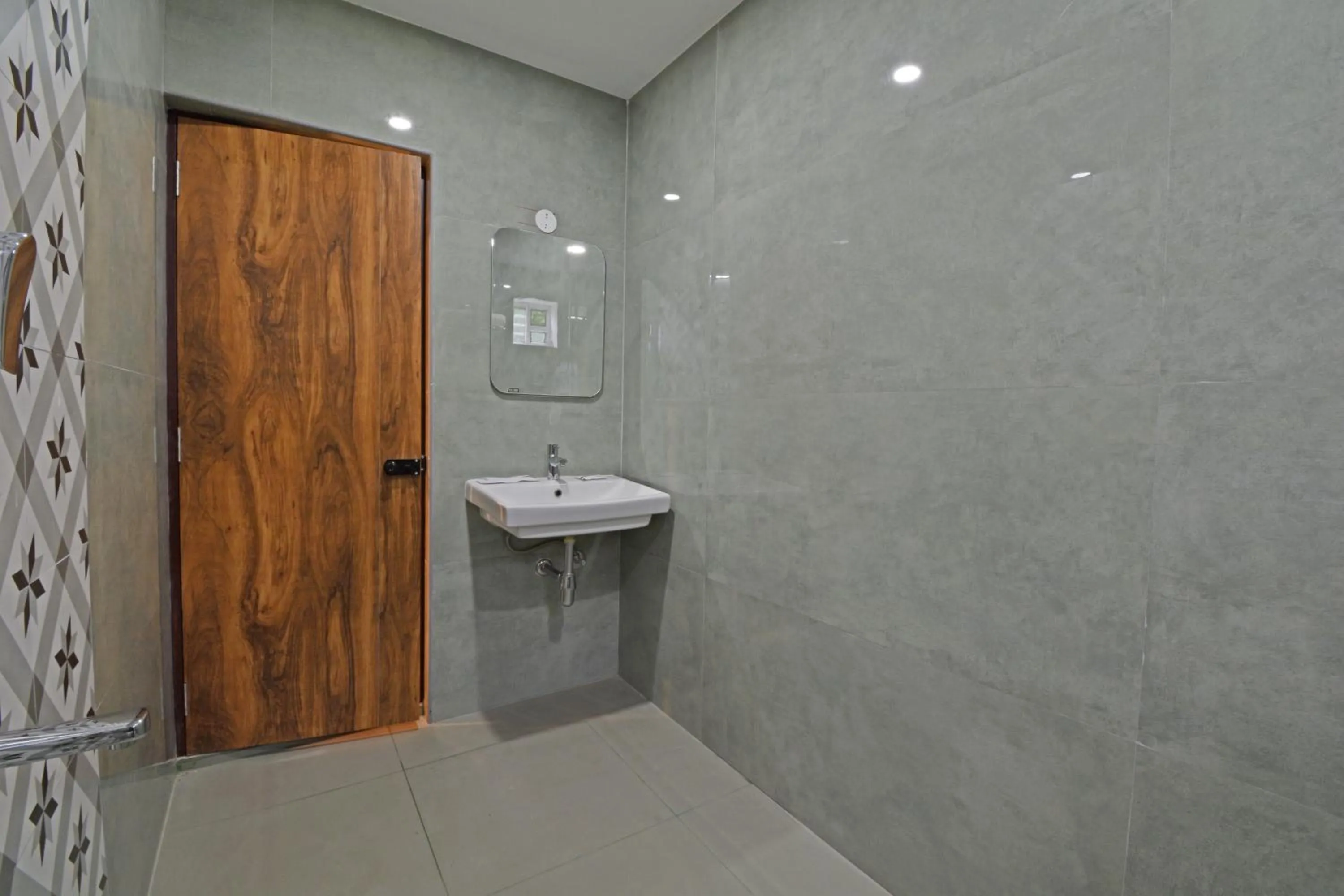 Shower in A K G Hotel