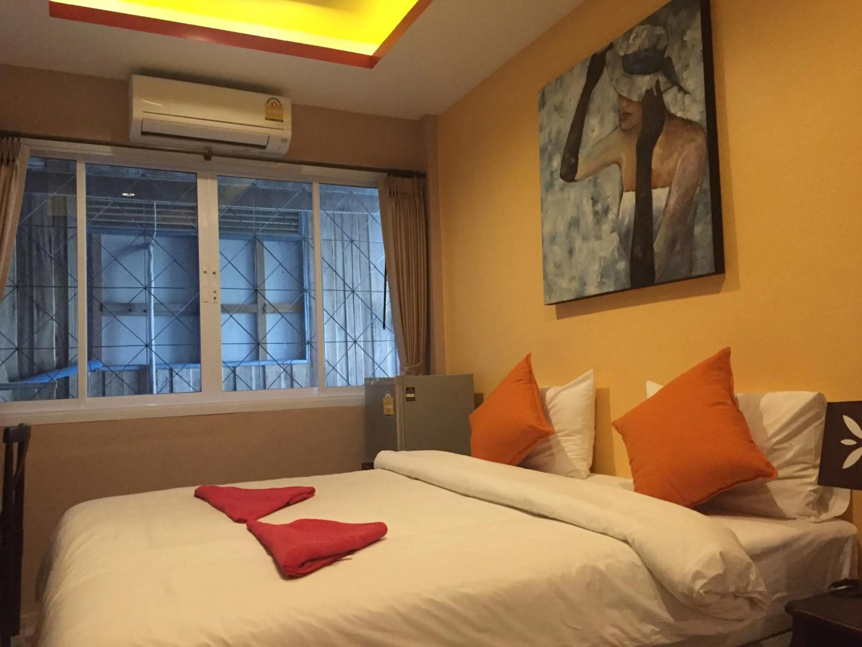 Photo of the whole room, Bed in Bro&Sis Place