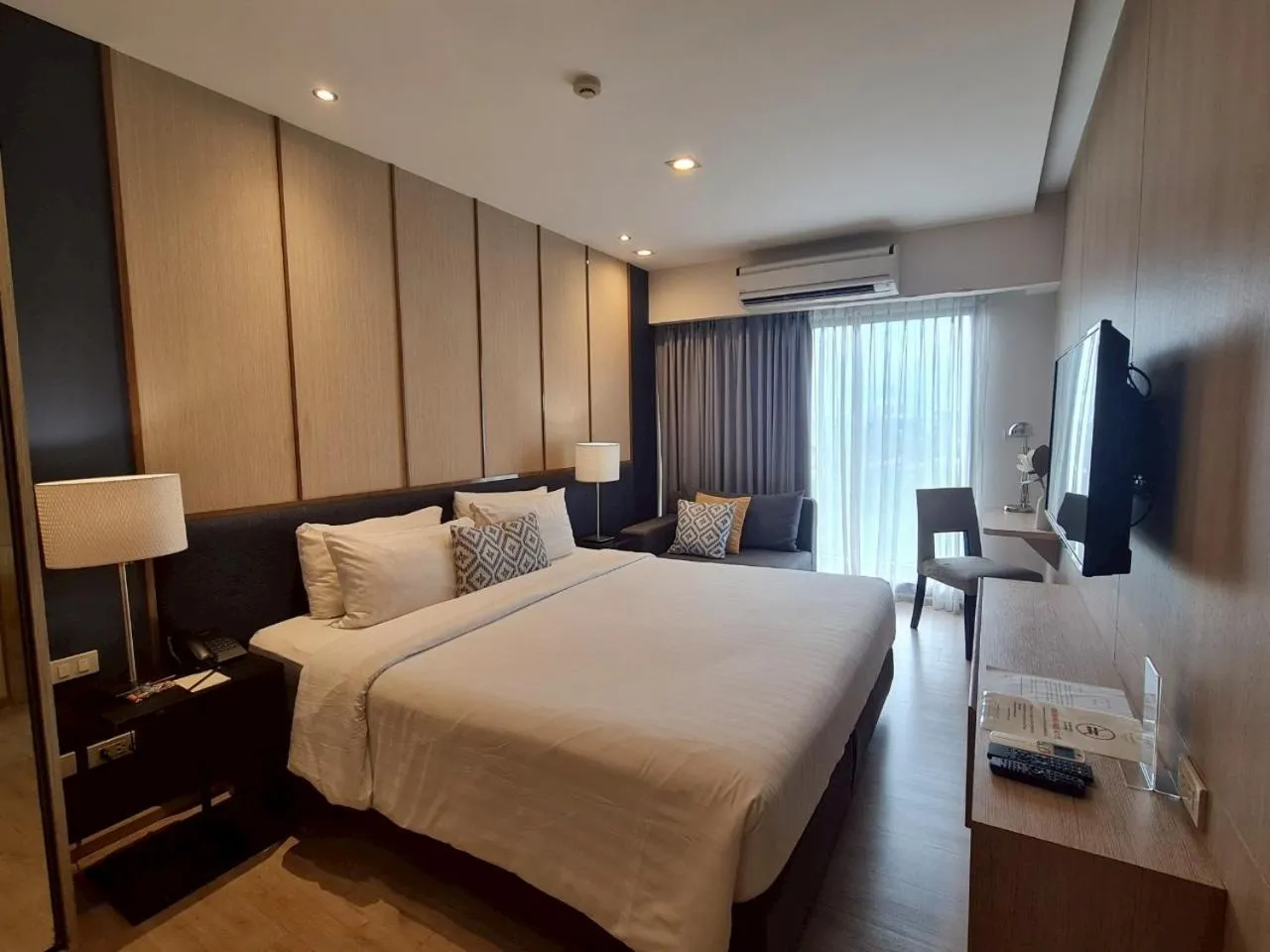 Bedroom, Bed in The Residence on Thonglor by UHG