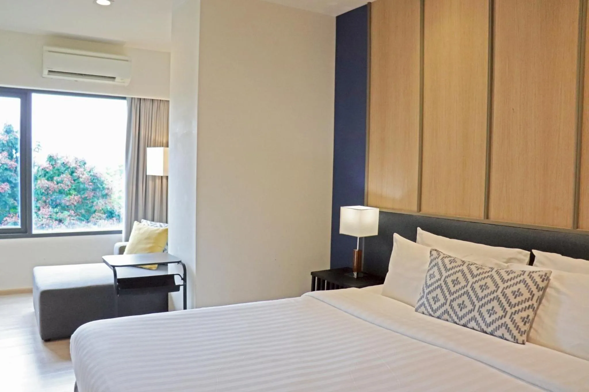 Bed in The Residence on Thonglor by UHG