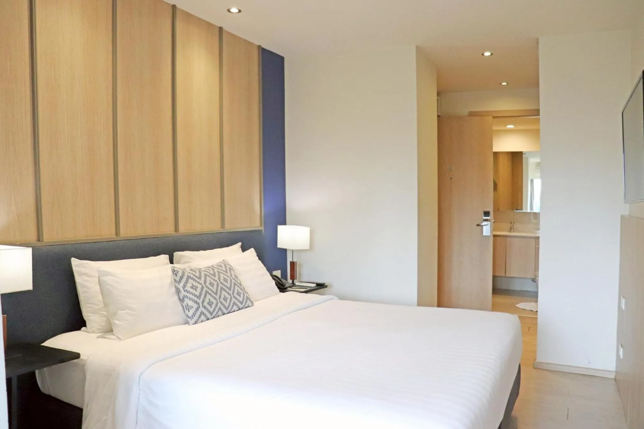 Bed in The Residence on Thonglor by UHG